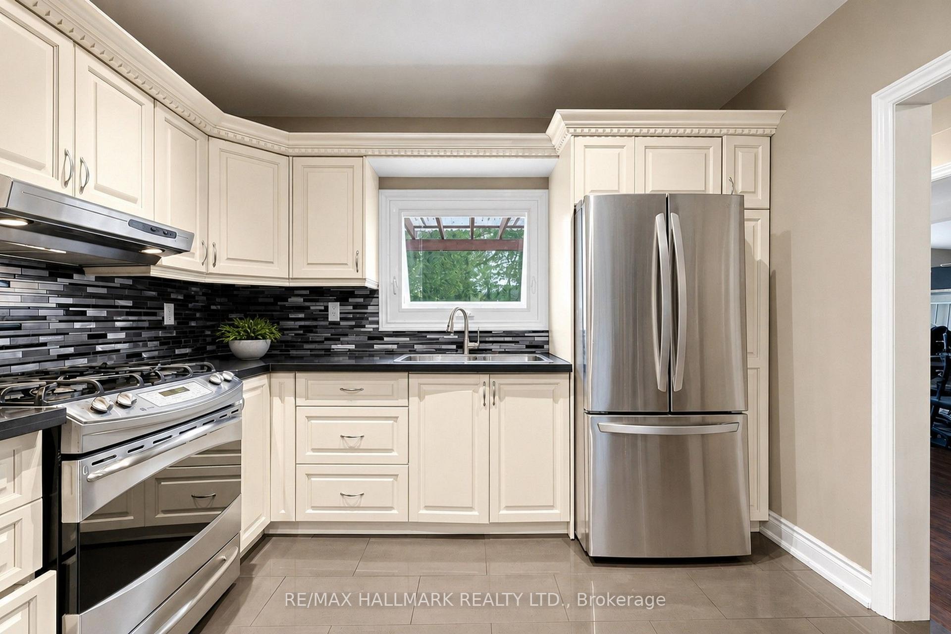 Photo 9 of 9771 Beachwood Road, Collingwood — HOMEH
