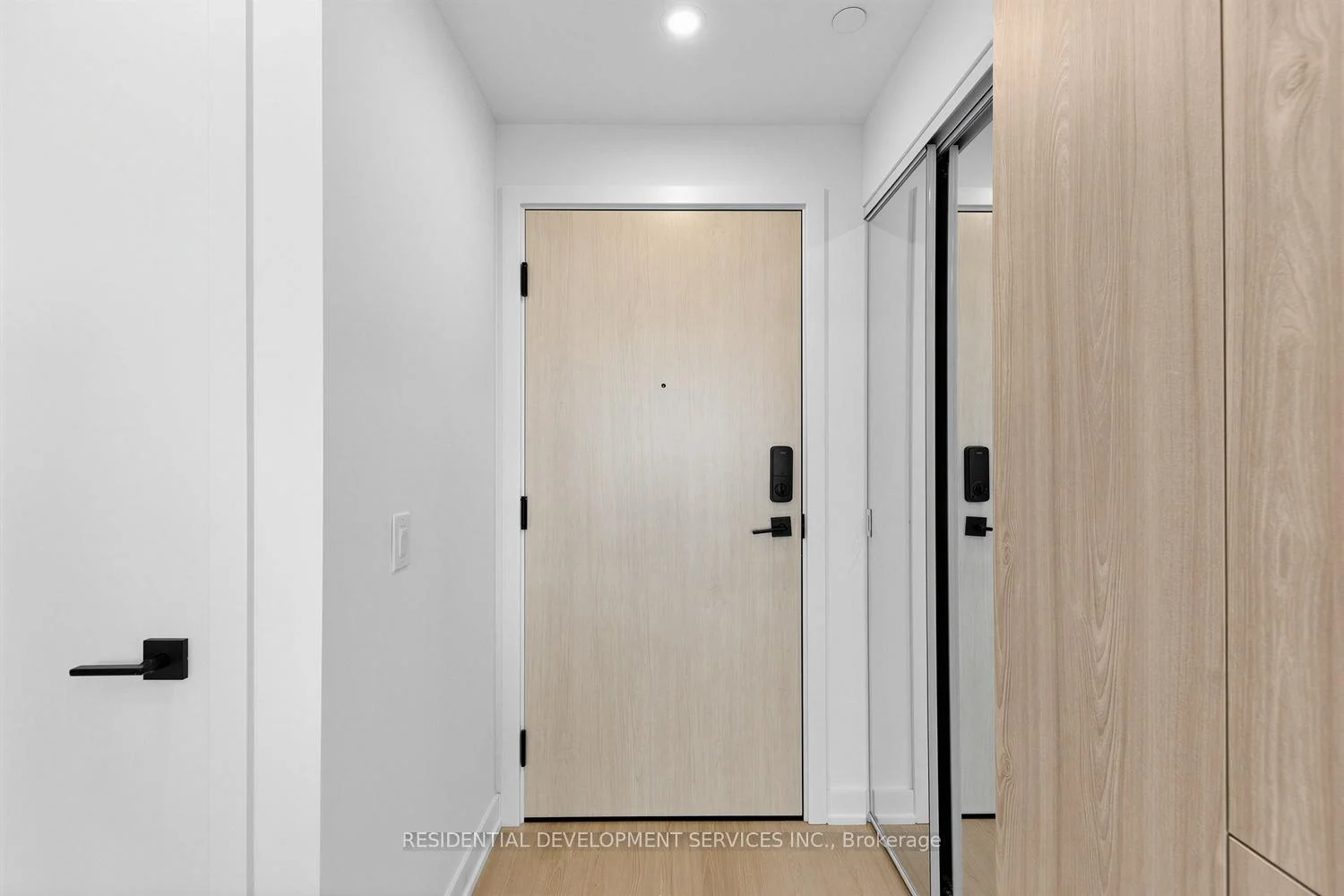 Photo 5 of Unit 1007, 699 Sheppard Avenue E, North York, Bayview Village — HOMEH