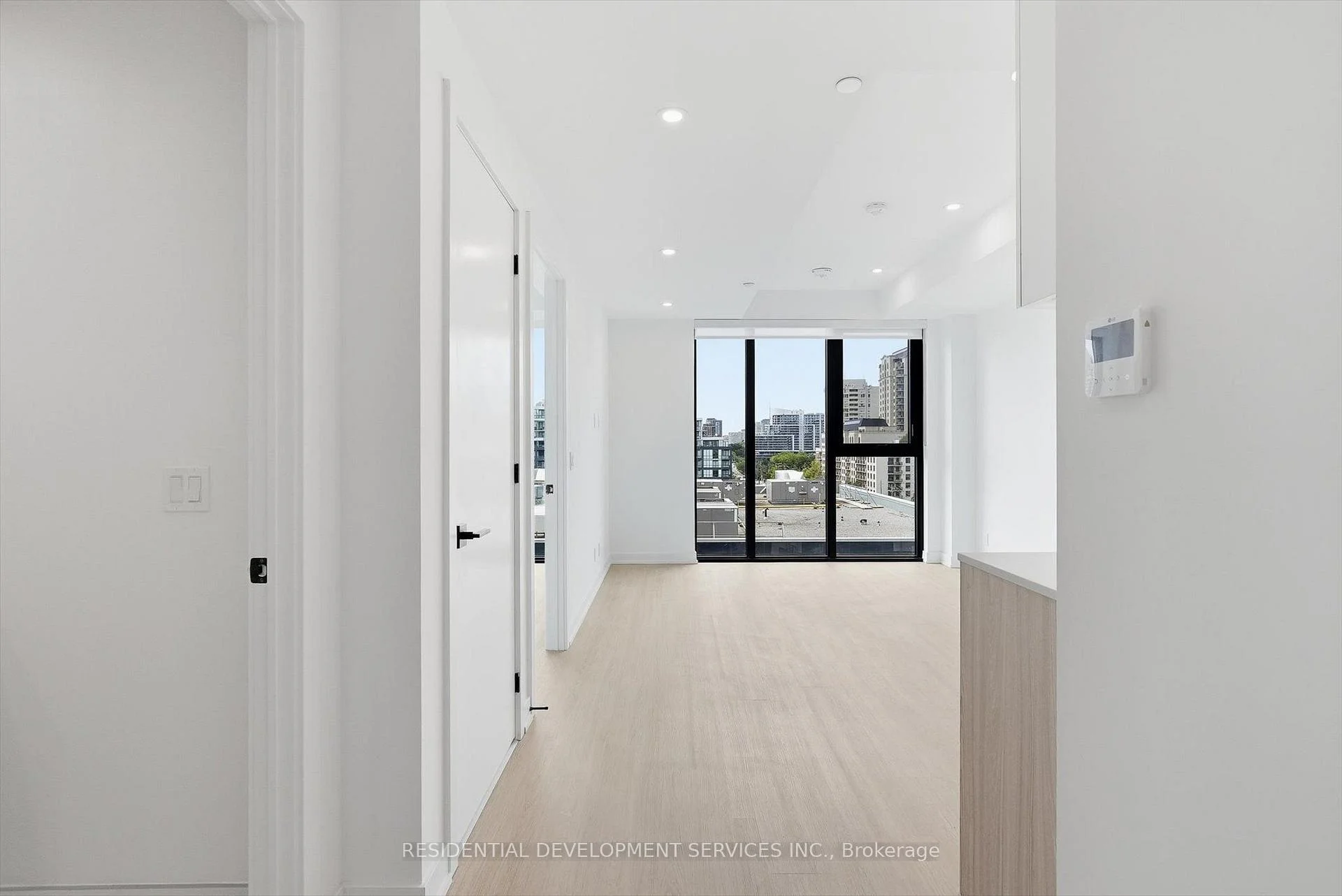 Photo 6 of Unit 1007, 699 Sheppard Avenue E, North York, Bayview Village — HOMEH
