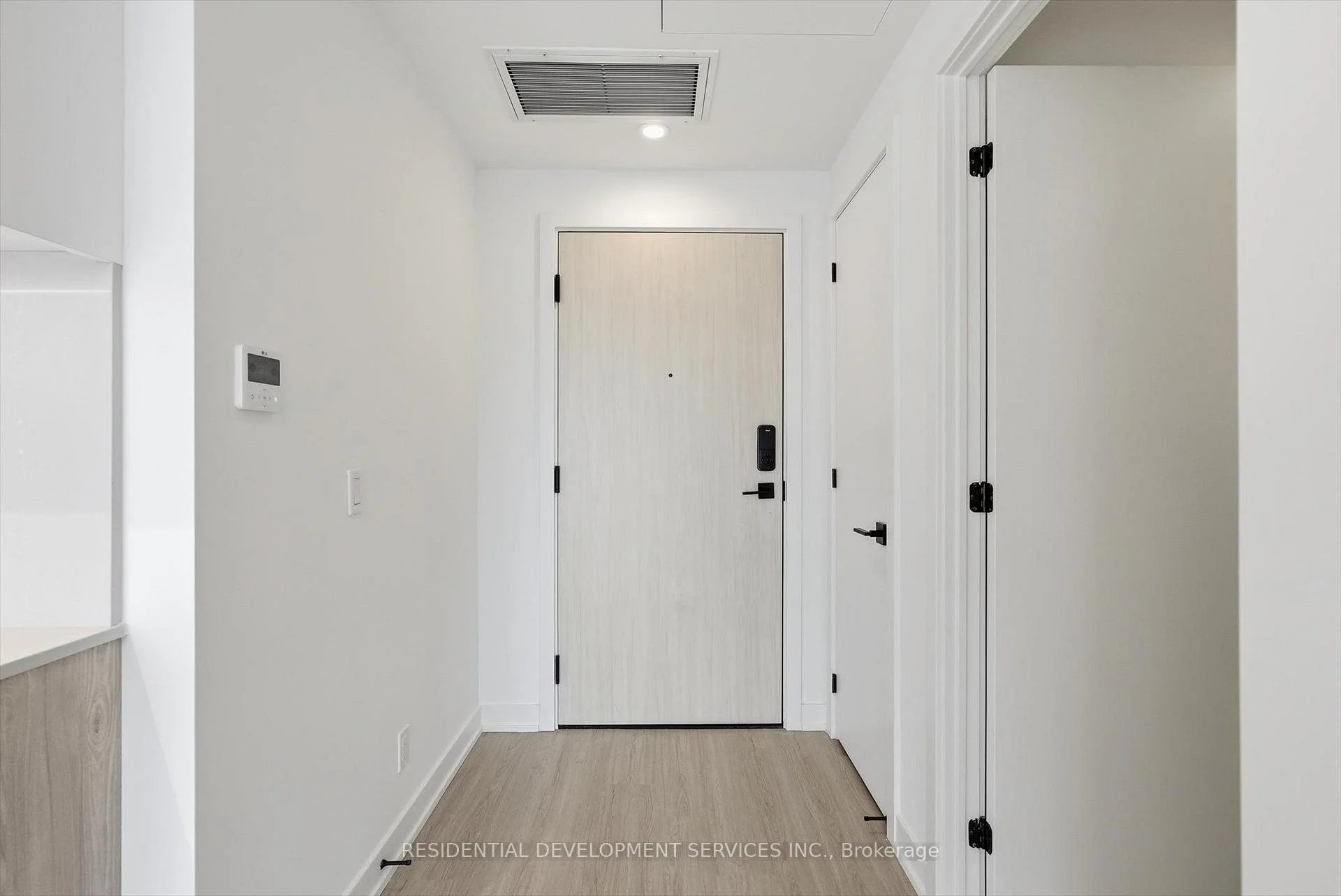 Photo 8 of Unit 1007, 699 Sheppard Avenue E, North York, Bayview Village — HOMEH