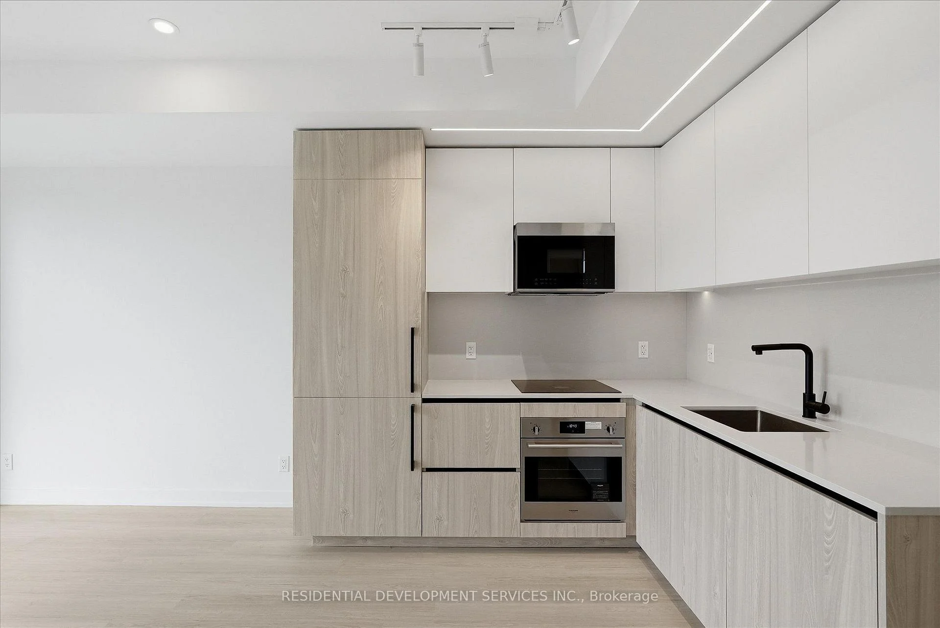 Photo 10 of Unit 1007, 699 Sheppard Avenue E, North York, Bayview Village — HOMEH