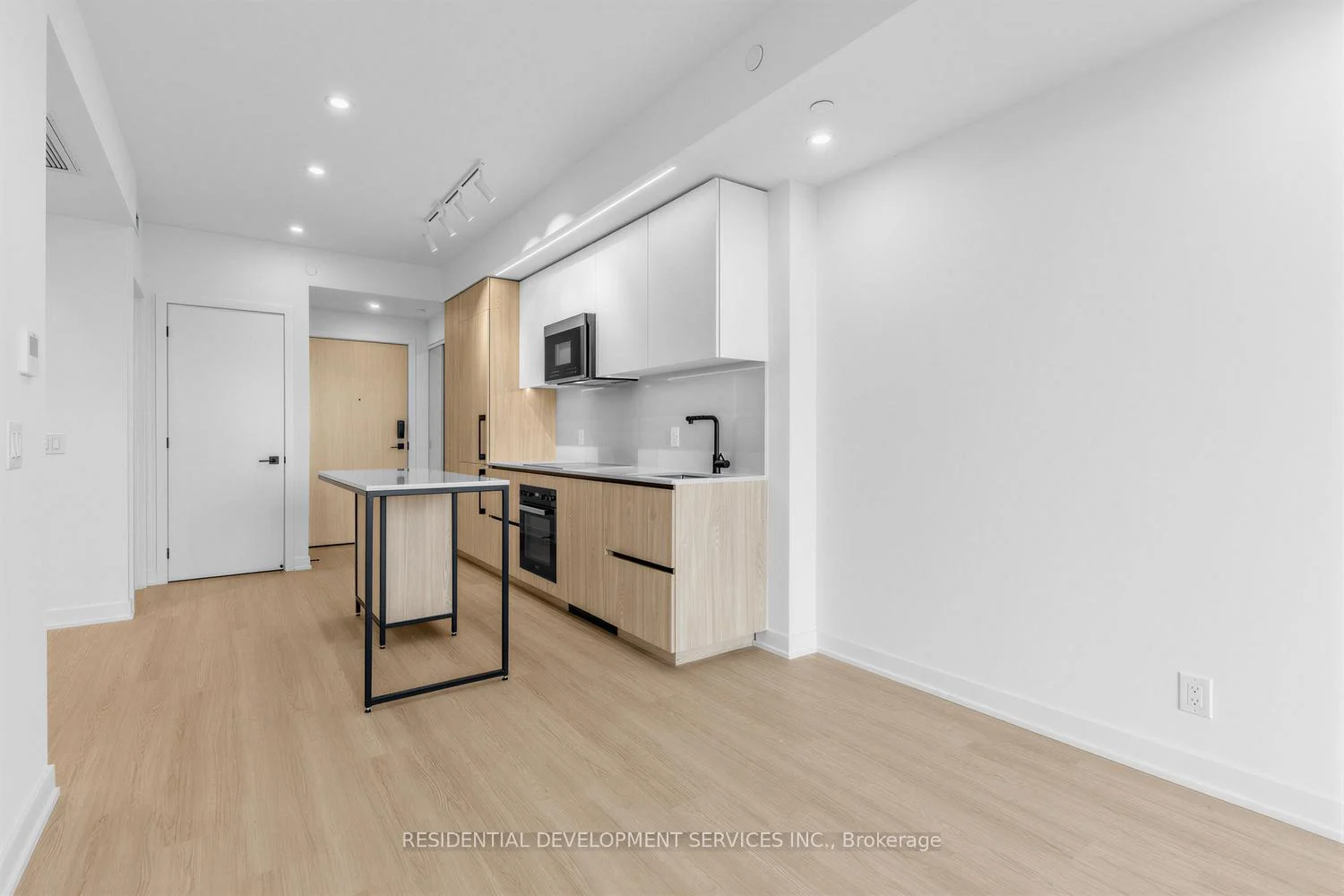 Photo 15 of Unit 1007, 699 Sheppard Avenue E, North York, Bayview Village — HOMEH