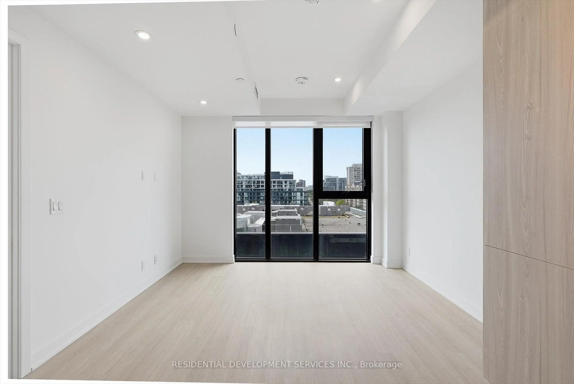 Photo 16 of Unit 1007, 699 Sheppard Avenue E, North York, Bayview Village — HOMEH