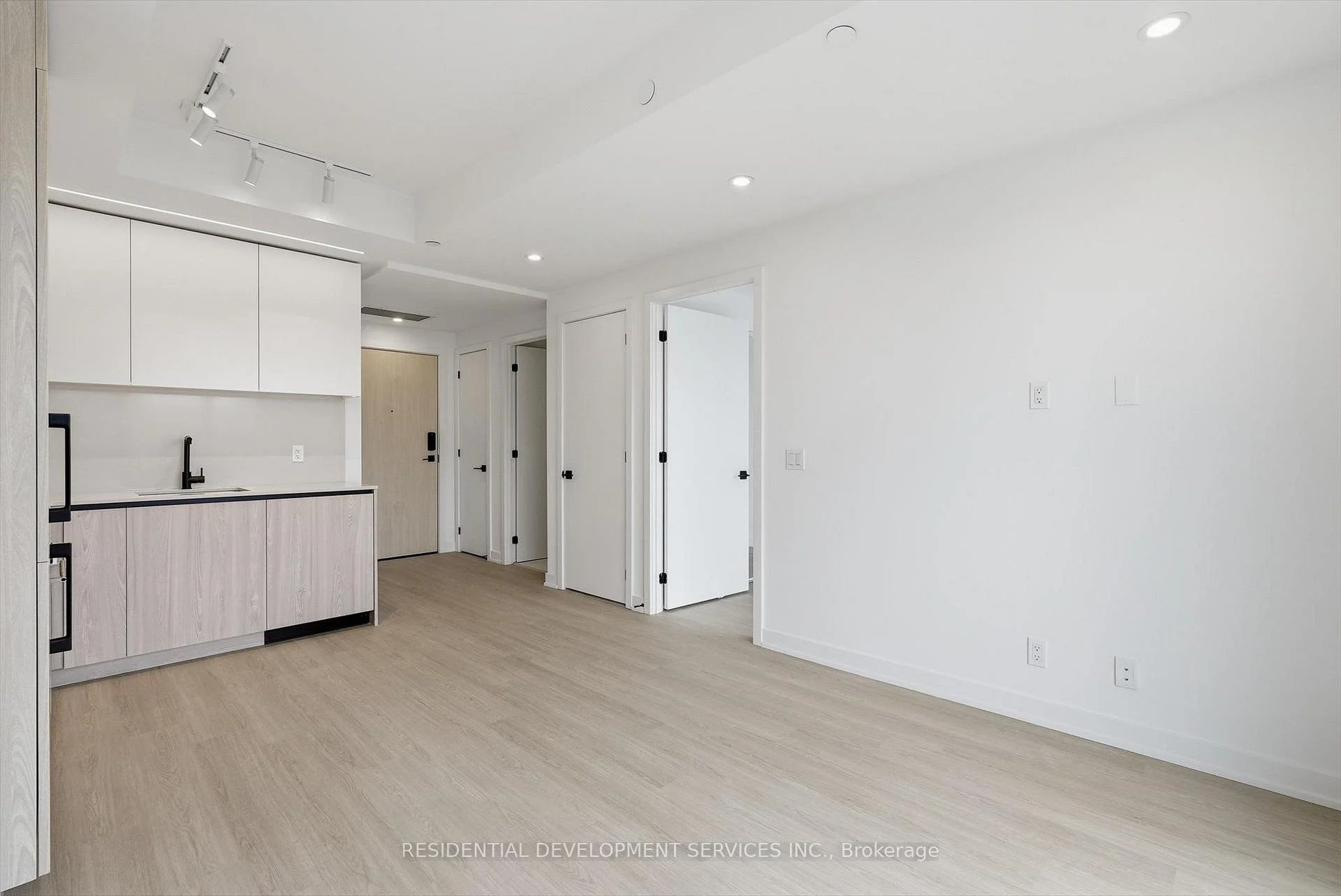 Photo 18 of Unit 1007, 699 Sheppard Avenue E, North York, Bayview Village — HOMEH