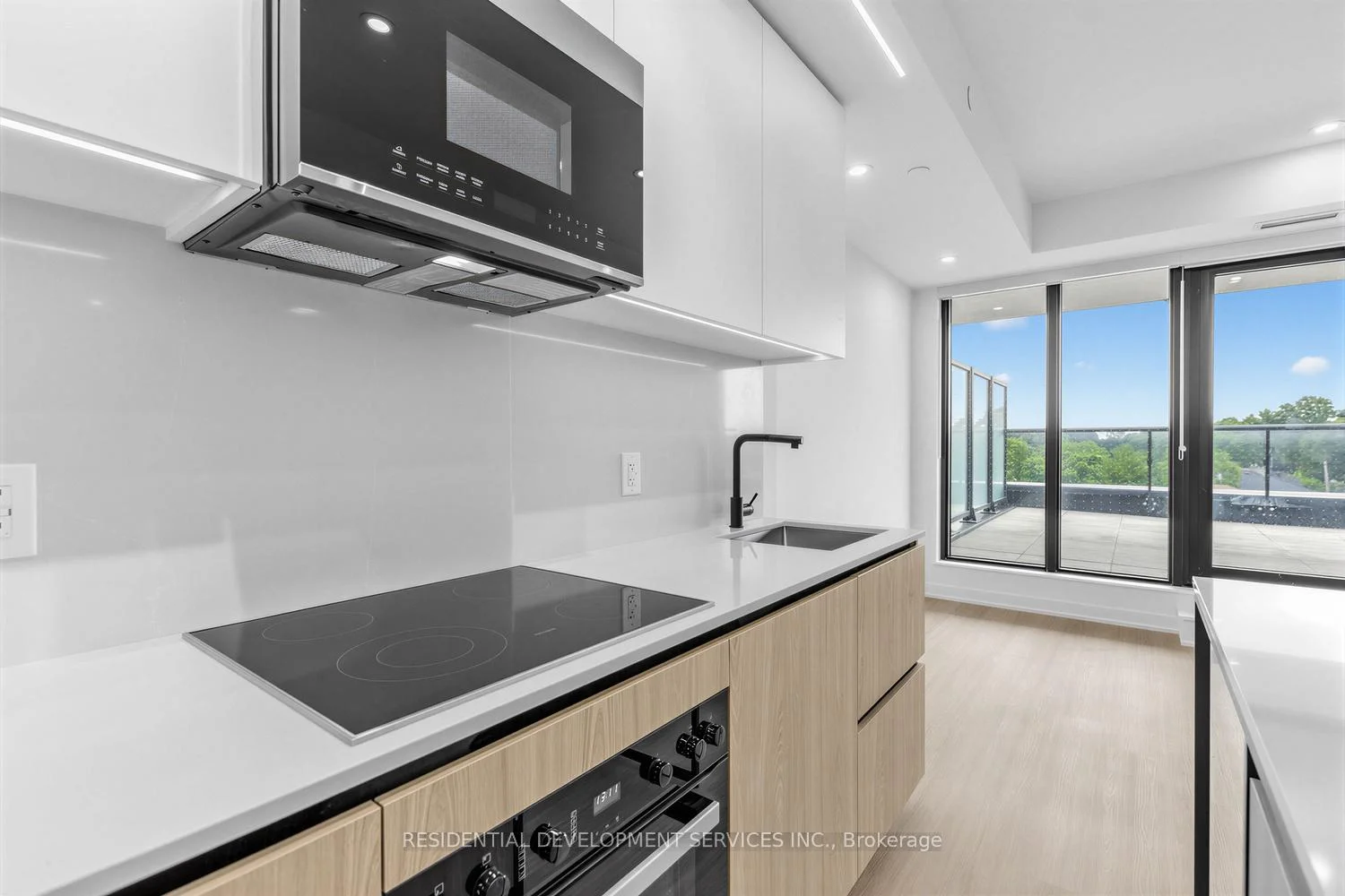Photo 19 of Unit 1007, 699 Sheppard Avenue E, North York, Bayview Village — HOMEH