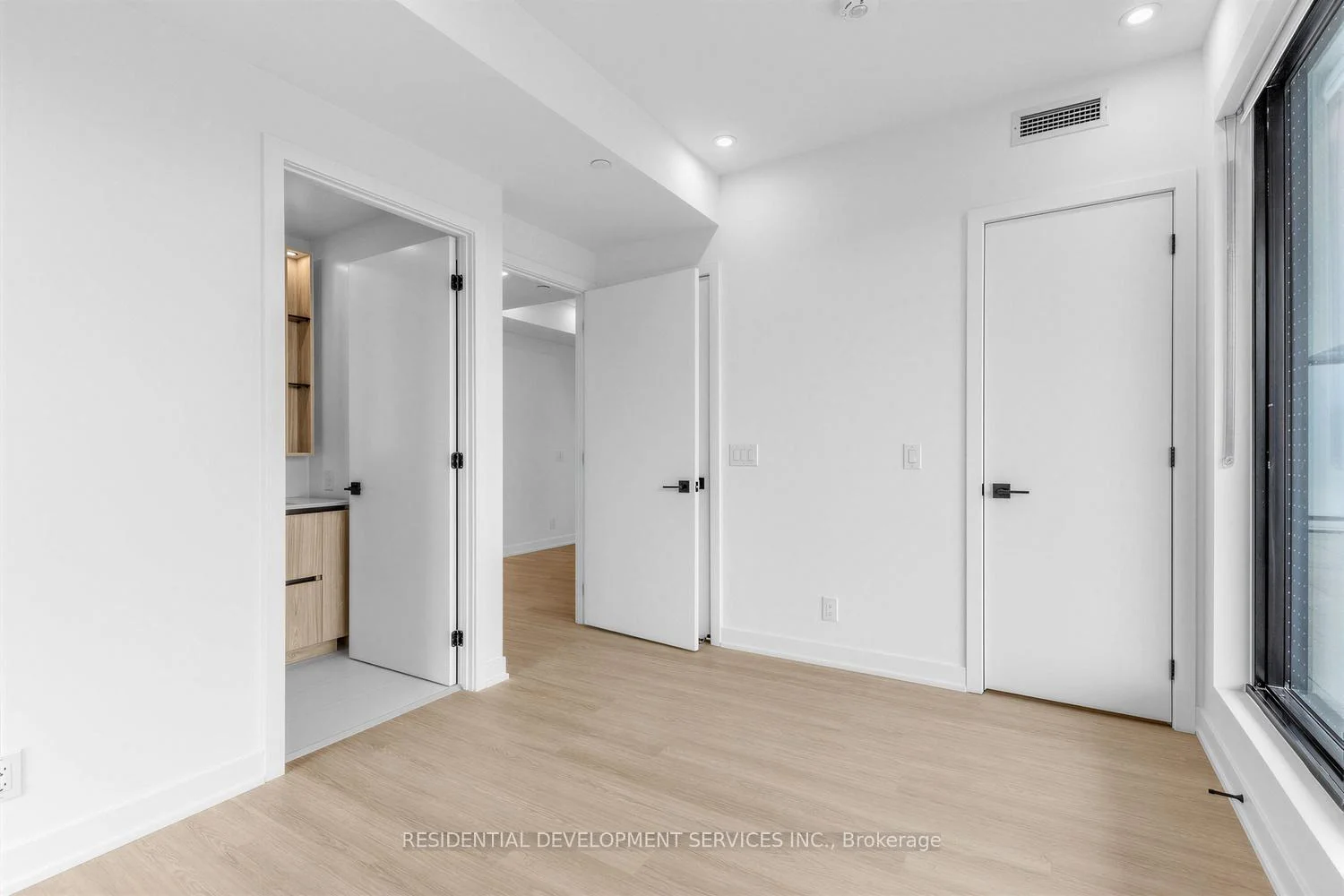Photo 29 of Unit 1007, 699 Sheppard Avenue E, North York, Bayview Village — HOMEH