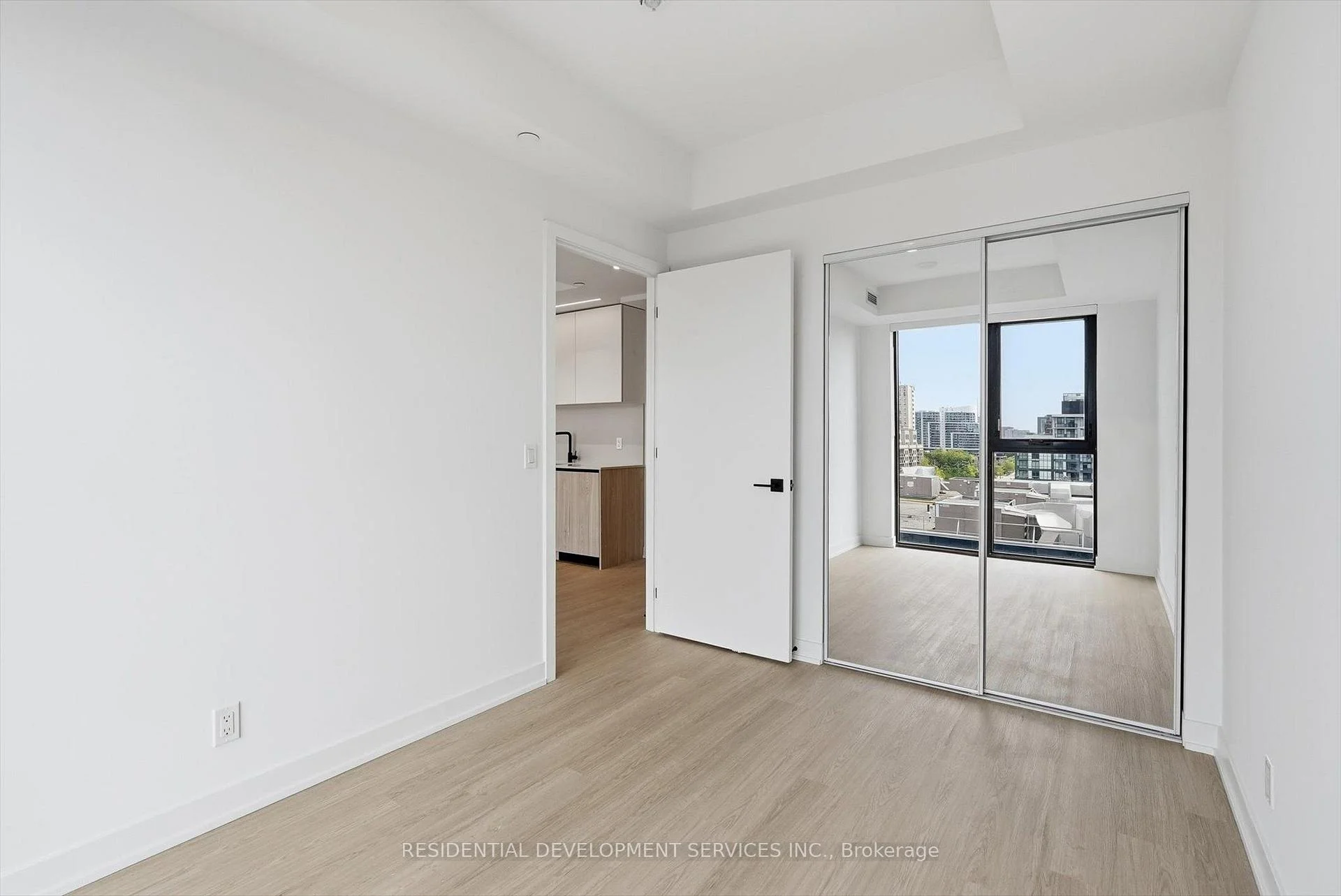 Photo 34 of Unit 1007, 699 Sheppard Avenue E, North York, Bayview Village — HOMEH