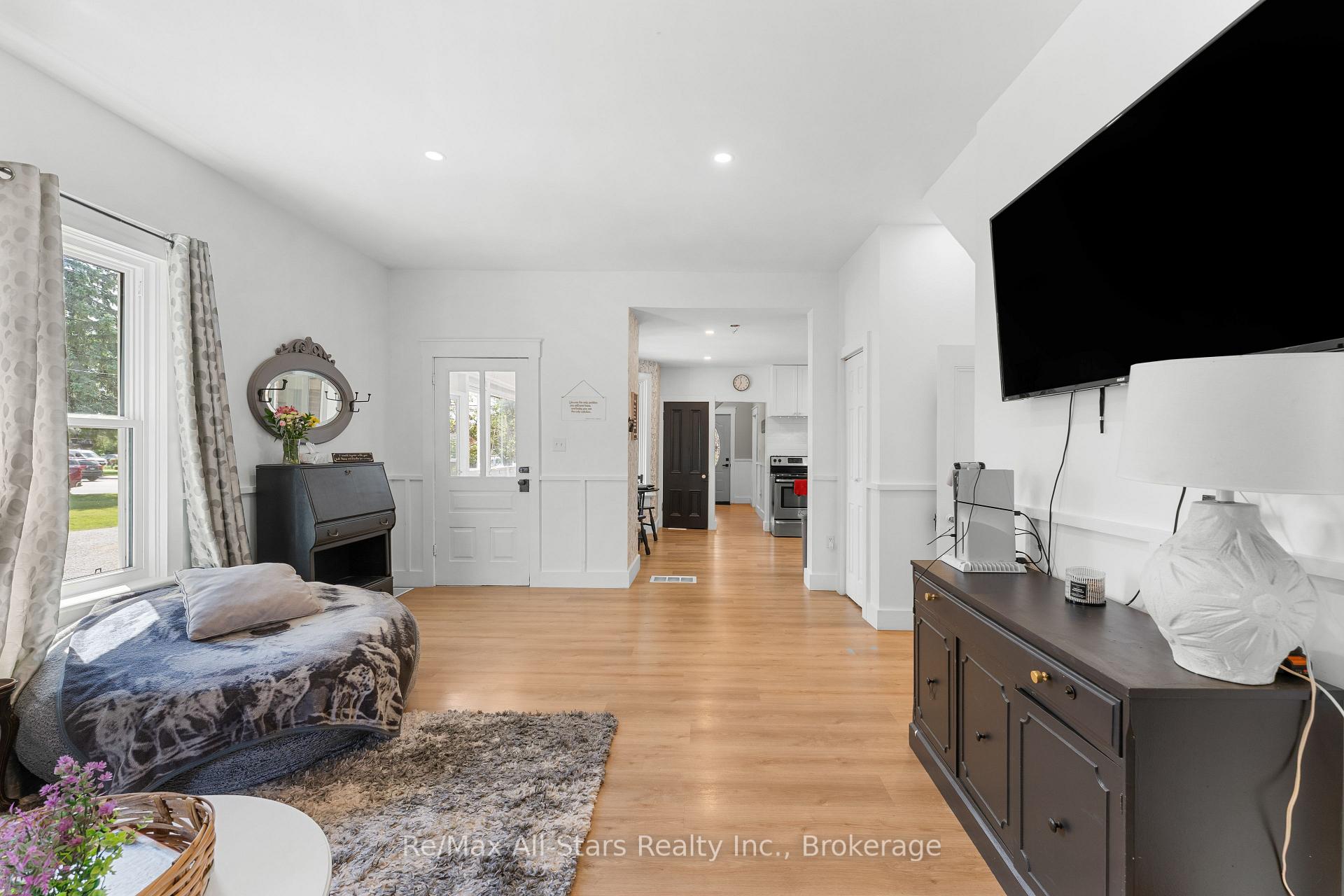 Photo 19 of 21 Francis Street E, Kawartha Lakes, Fenelon Falls — HOMEH