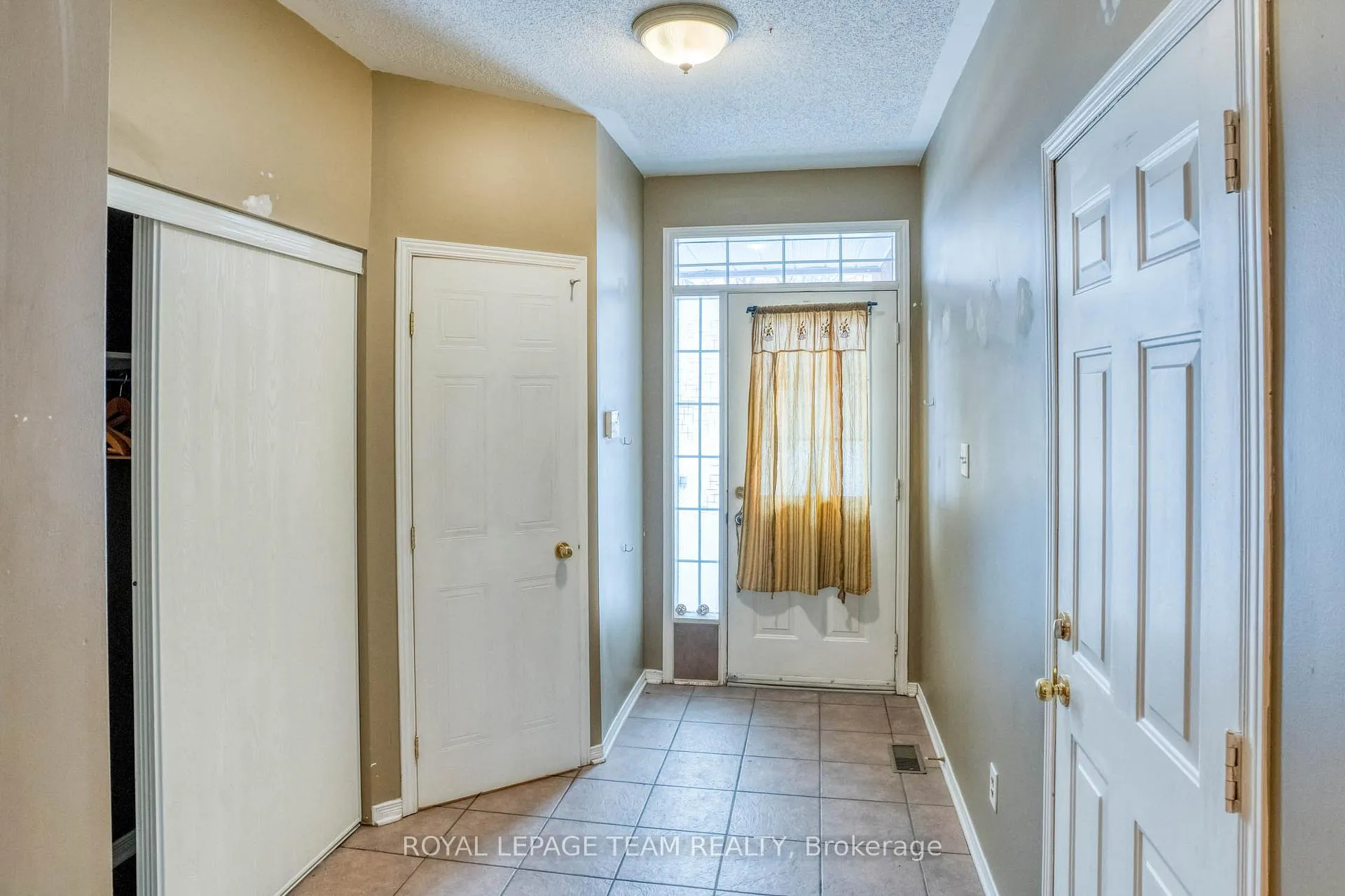 Photo 3 of 7 Chantilly Gate, Ottawa, Stittsville (North) — HOMEH