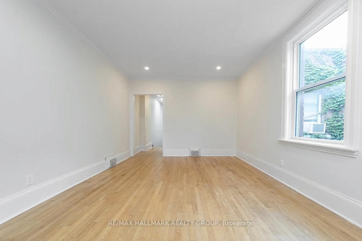 Photo 4 of Unit Unit A, 127 Henderson Avenue, Ottawa, Sandy Hill — HOMEH