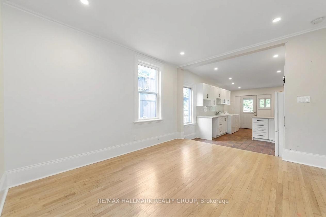 Photo 6 of Unit Unit A, 127 Henderson Avenue, Ottawa, Sandy Hill — HOMEH
