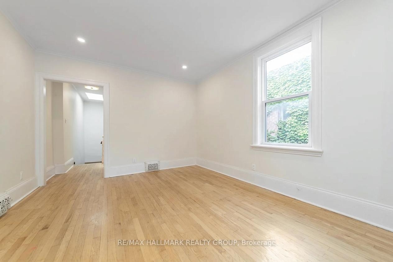 Photo 8 of Unit Unit A, 127 Henderson Avenue, Ottawa, Sandy Hill — HOMEH