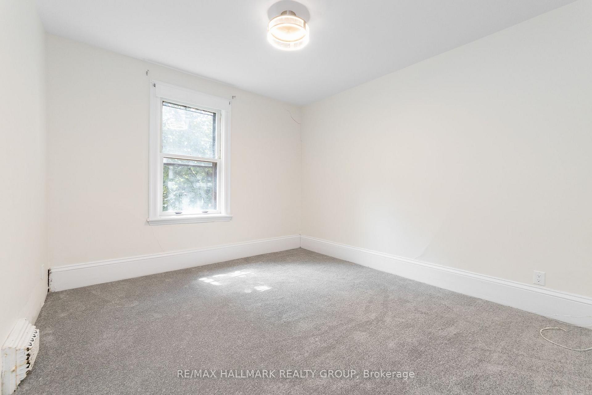 Photo 11 of Unit Unit A, 127 Henderson Avenue, Ottawa, Sandy Hill — HOMEH