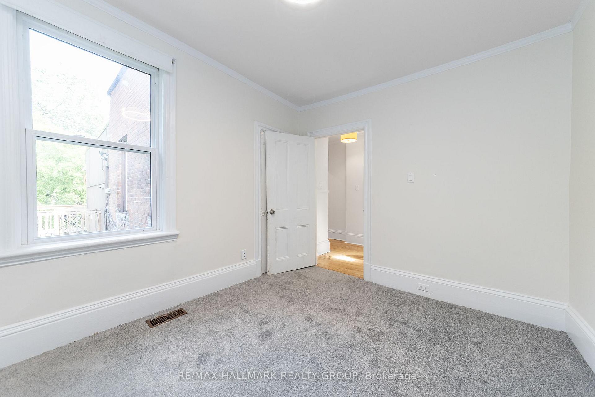 Photo 12 of Unit Unit A, 127 Henderson Avenue, Ottawa, Sandy Hill — HOMEH