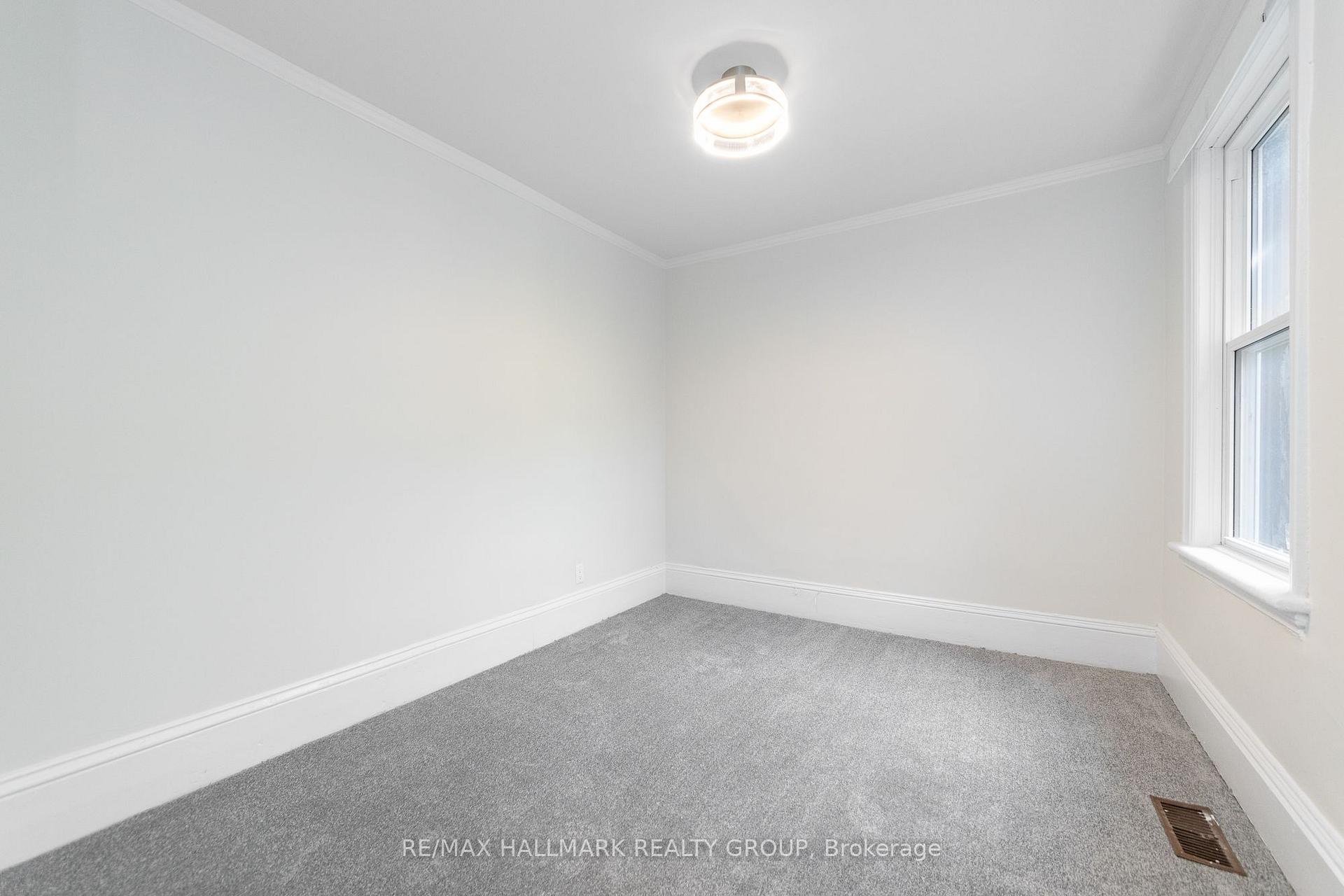 Photo 13 of Unit Unit A, 127 Henderson Avenue, Ottawa, Sandy Hill — HOMEH