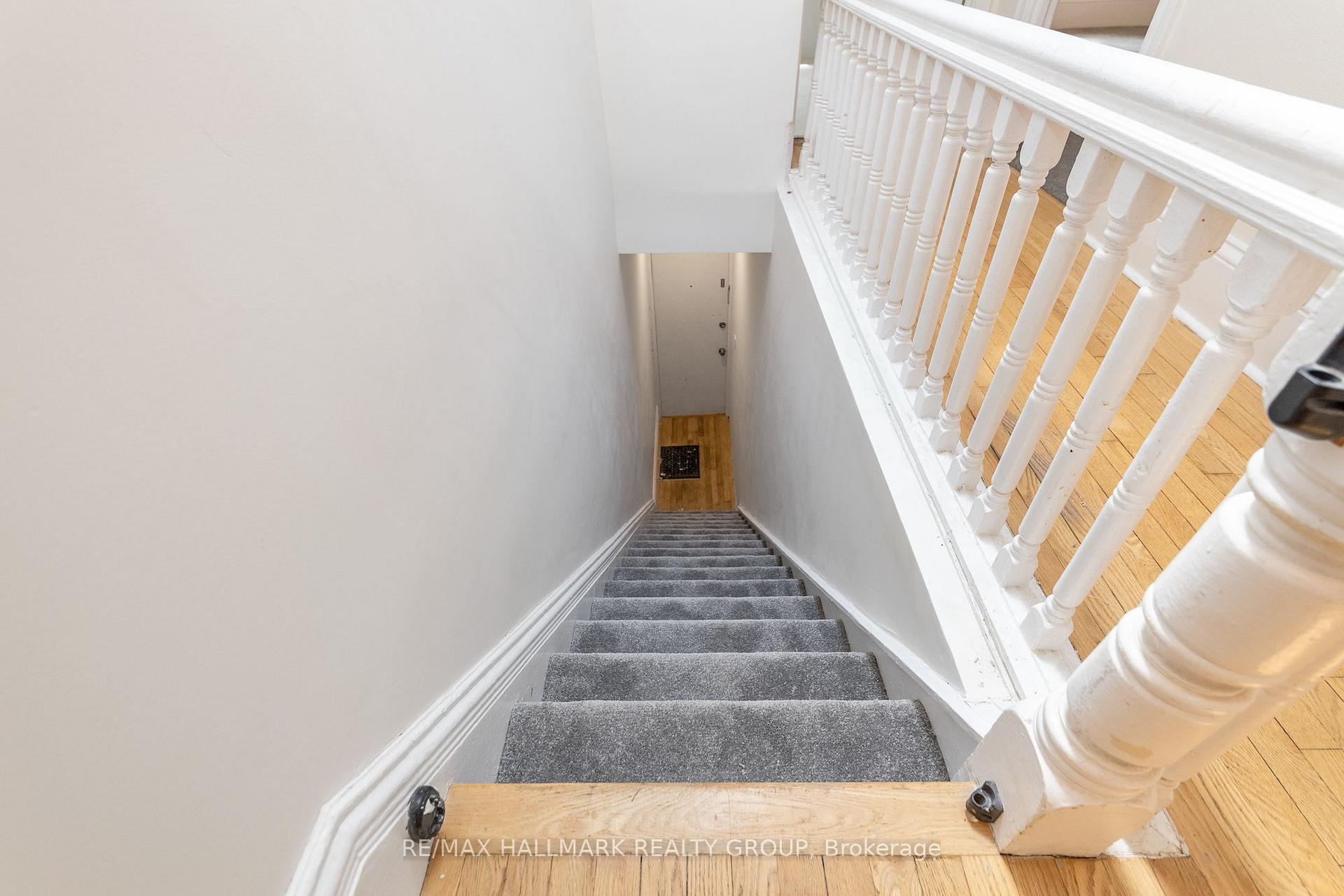 Photo 14 of Unit Unit A, 127 Henderson Avenue, Ottawa, Sandy Hill — HOMEH