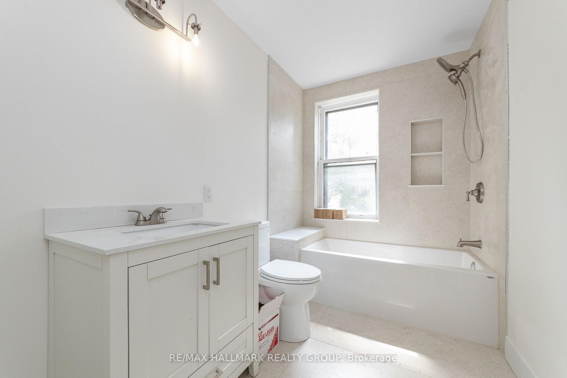 Photo 16 of Unit Unit A, 127 Henderson Avenue, Ottawa, Sandy Hill — HOMEH