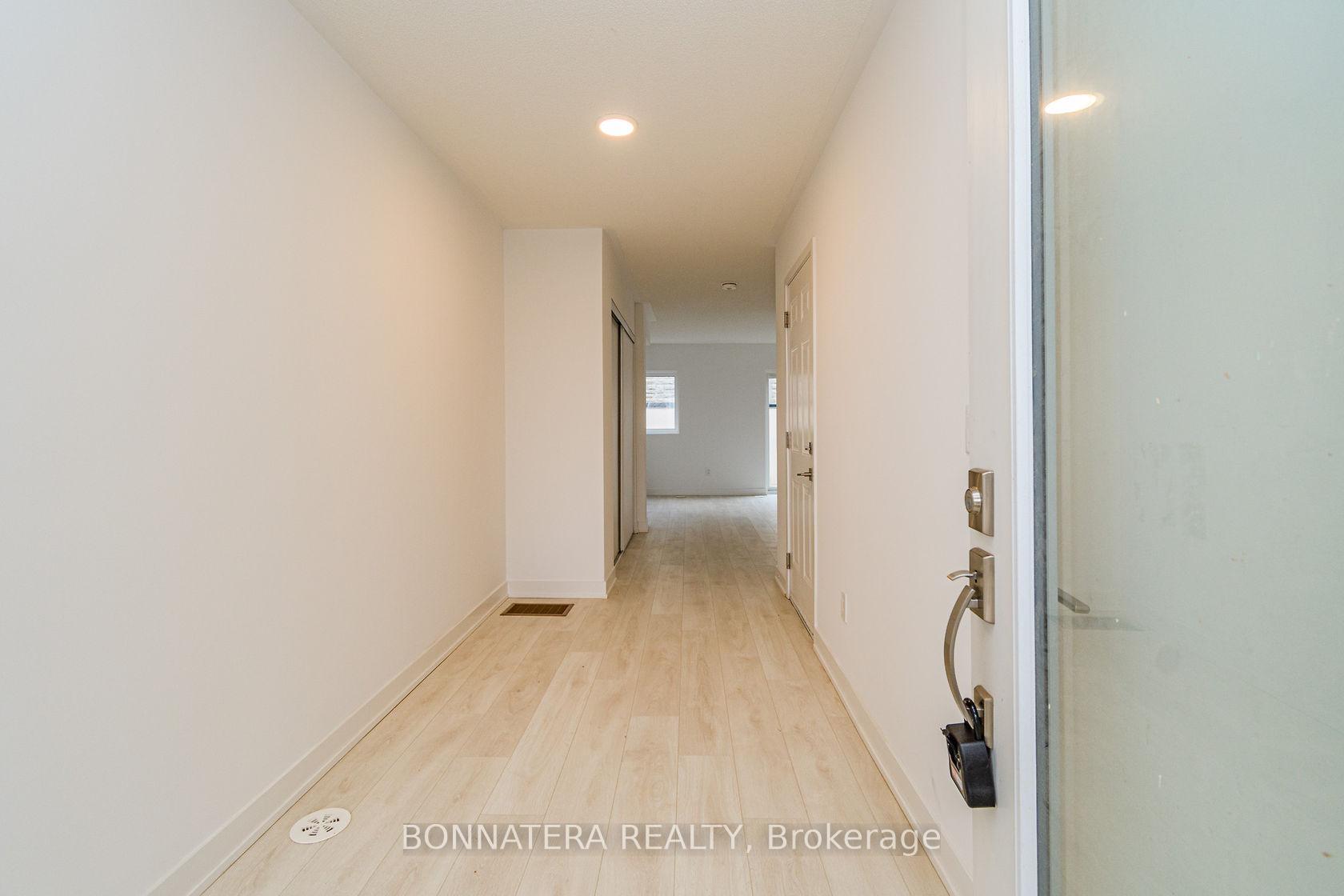 Photo 7 of Unit 59, 1121 Cooke Boulevard, Burlington, LaSalle — HOMEH