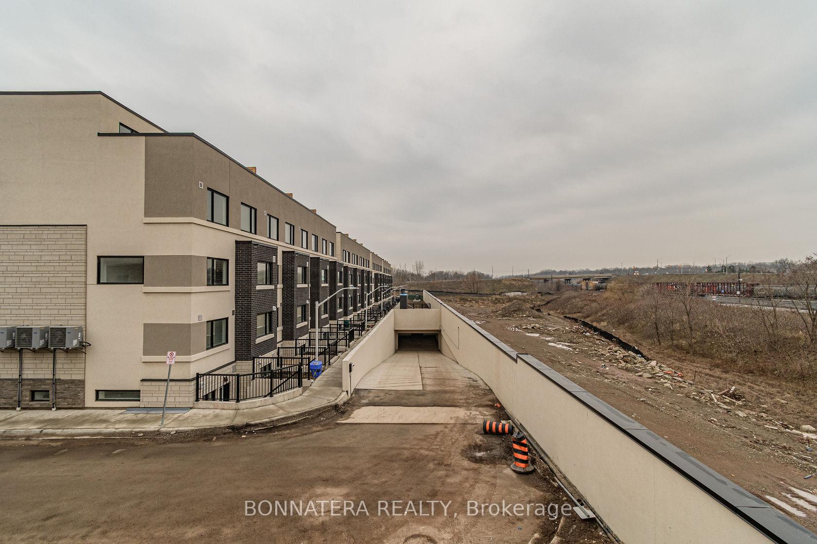 Photo 16 of Unit 59, 1121 Cooke Boulevard, Burlington, LaSalle — HOMEH