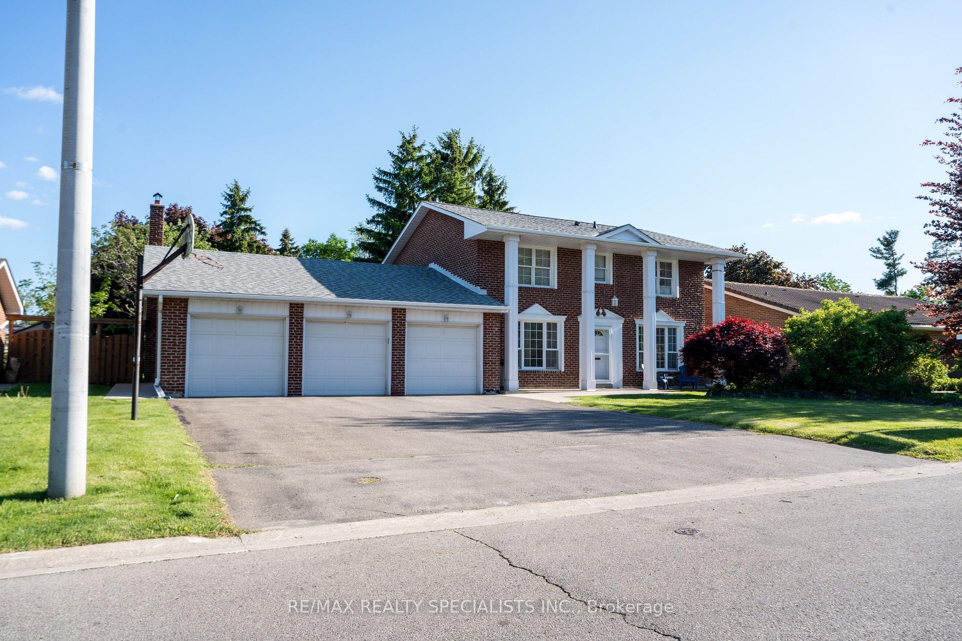 Photo 2 of 8 River View Drive, Brampton, Brampton East — HOMEH