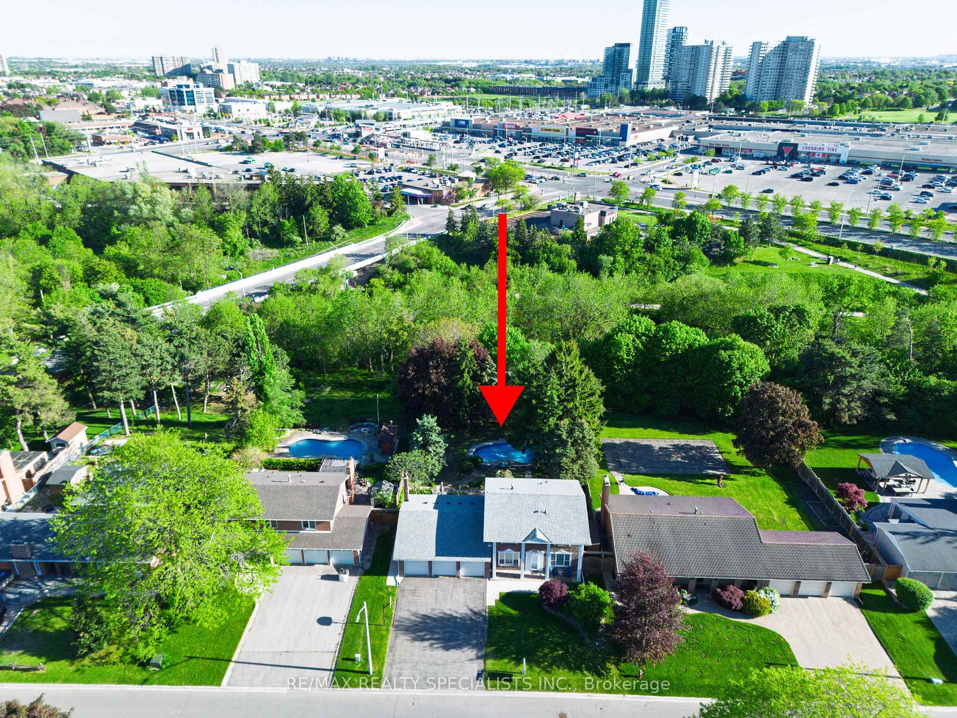 Photo 3 of 8 River View Drive, Brampton, Brampton East — HOMEH