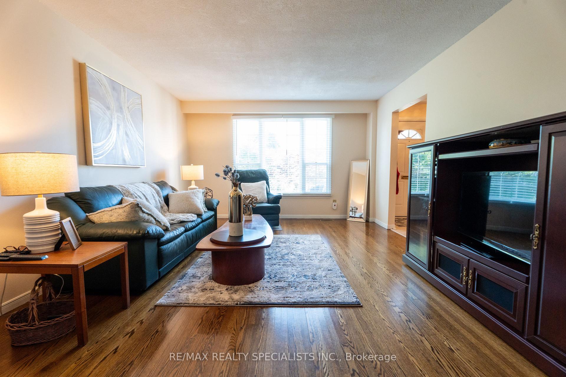 Photo 9 of 8 River View Drive, Brampton, Brampton East — HOMEH