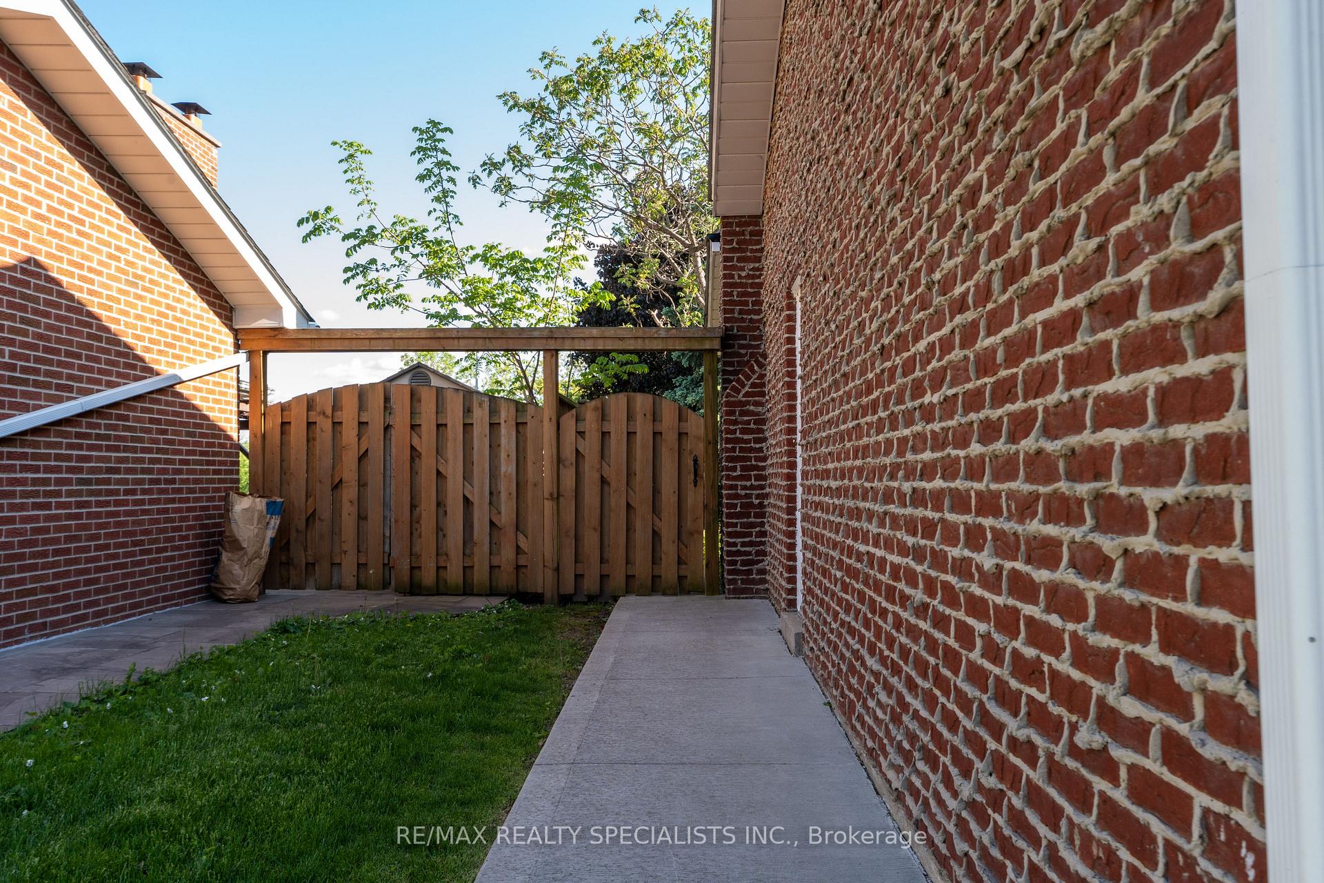 Photo 40 of 8 River View Drive, Brampton, Brampton East — HOMEH