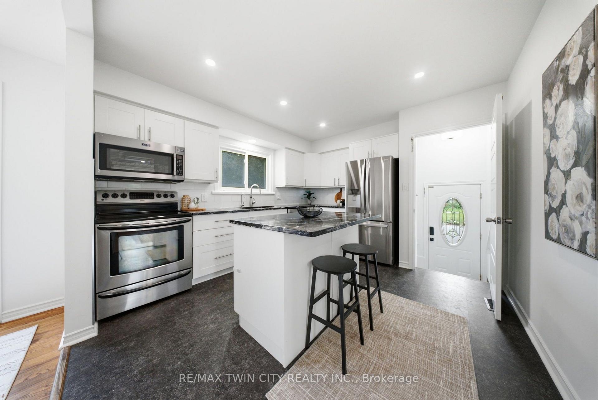 Photo 8 of 2 Frontenac Avenue, Brantford, Fairview/Greenbrier — HOMEH