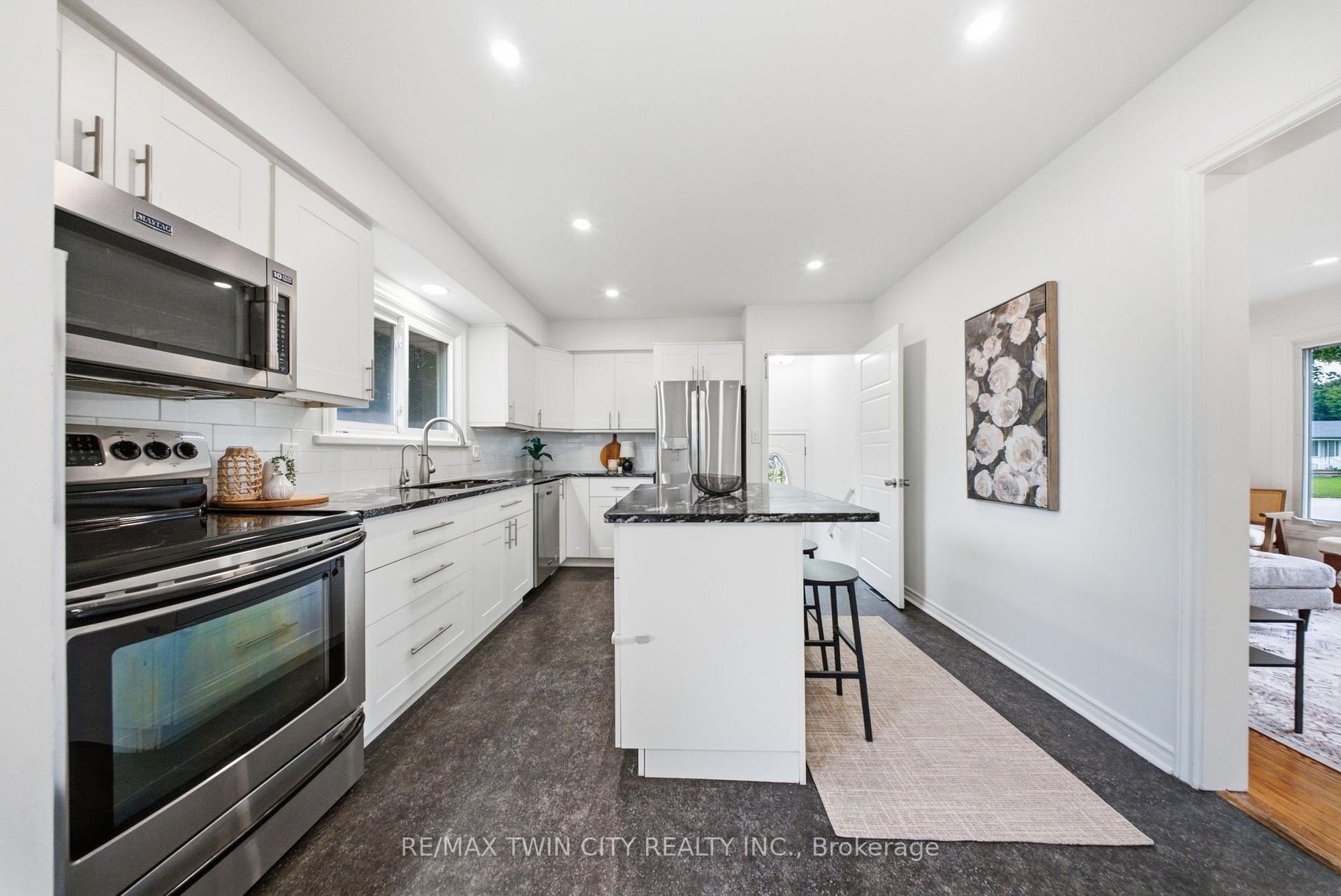Photo 12 of 2 Frontenac Avenue, Brantford, Fairview/Greenbrier — HOMEH