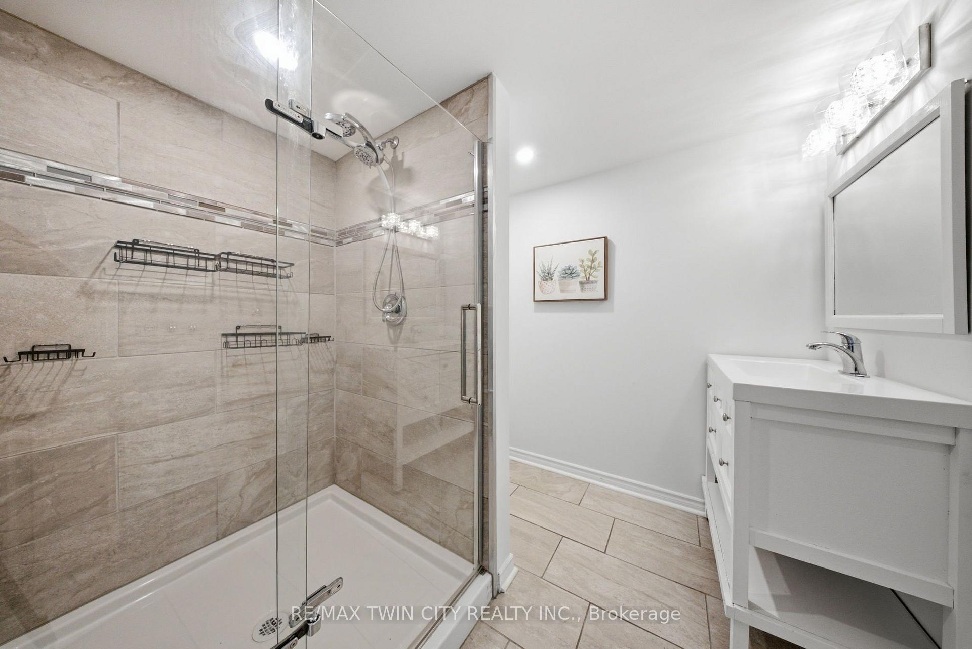 Photo 21 of 2 Frontenac Avenue, Brantford, Fairview/Greenbrier — HOMEH