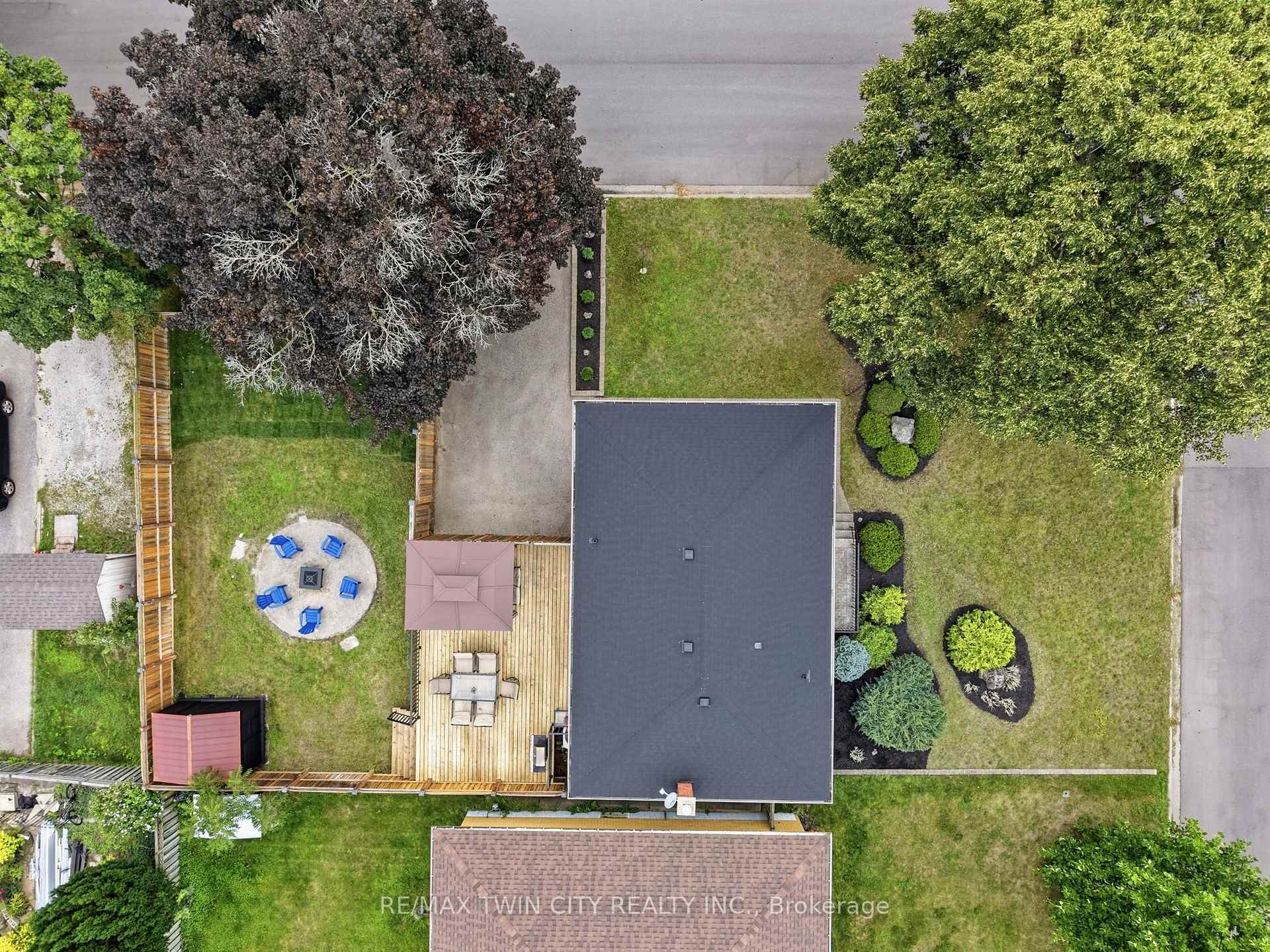 Photo 33 of 2 Frontenac Avenue, Brantford, Fairview/Greenbrier — HOMEH