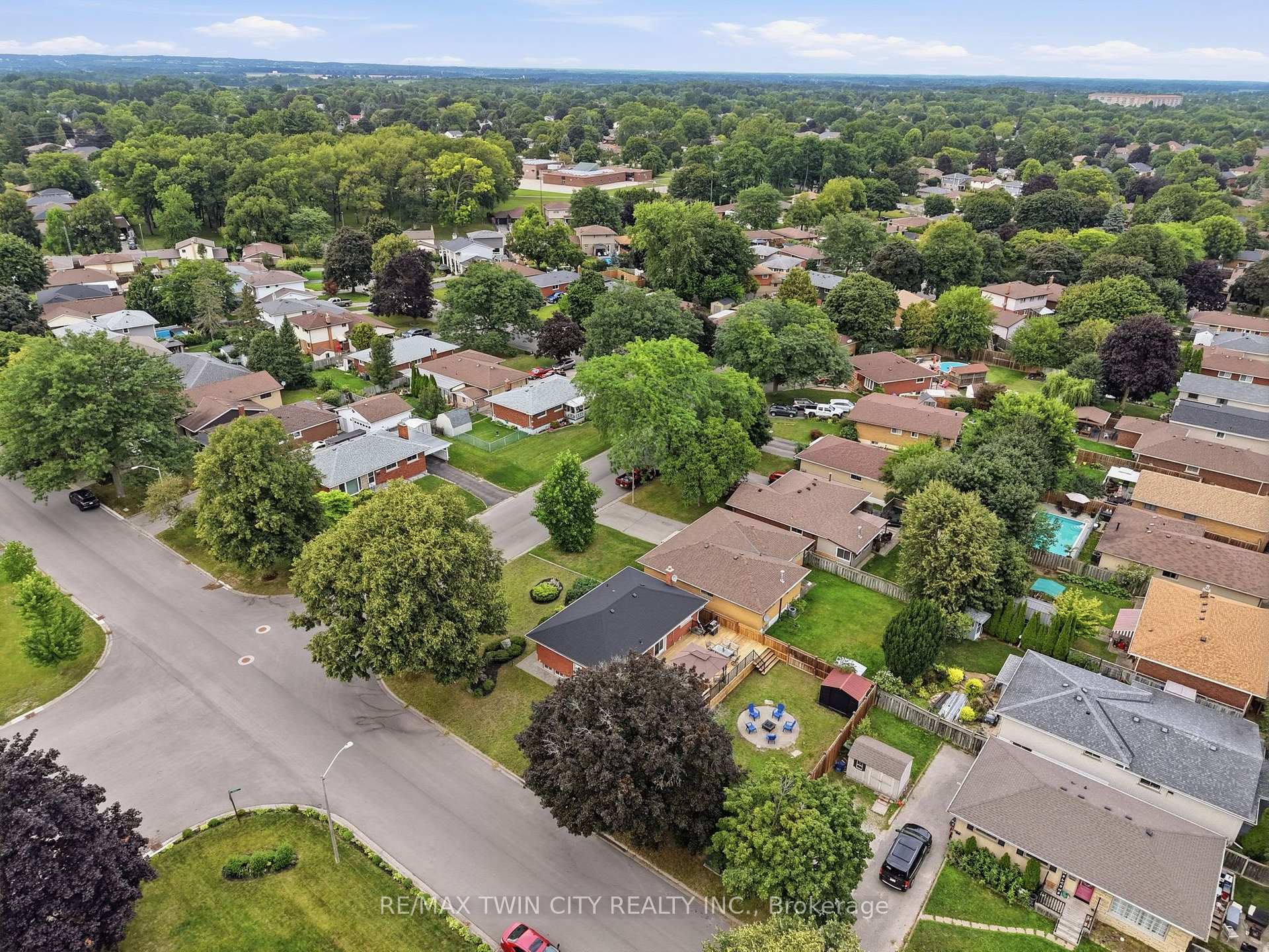 Photo 35 of 2 Frontenac Avenue, Brantford, Fairview/Greenbrier — HOMEH