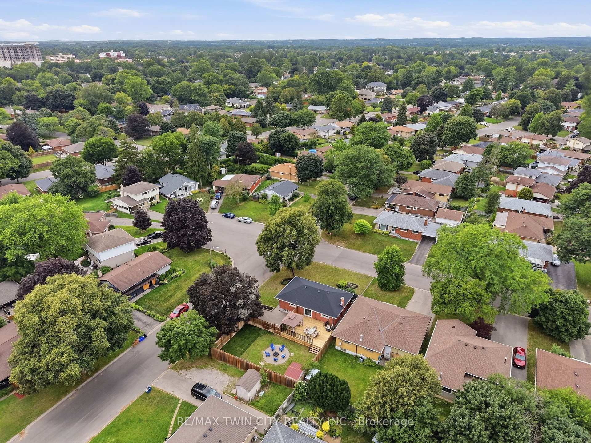 Photo 36 of 2 Frontenac Avenue, Brantford, Fairview/Greenbrier — HOMEH