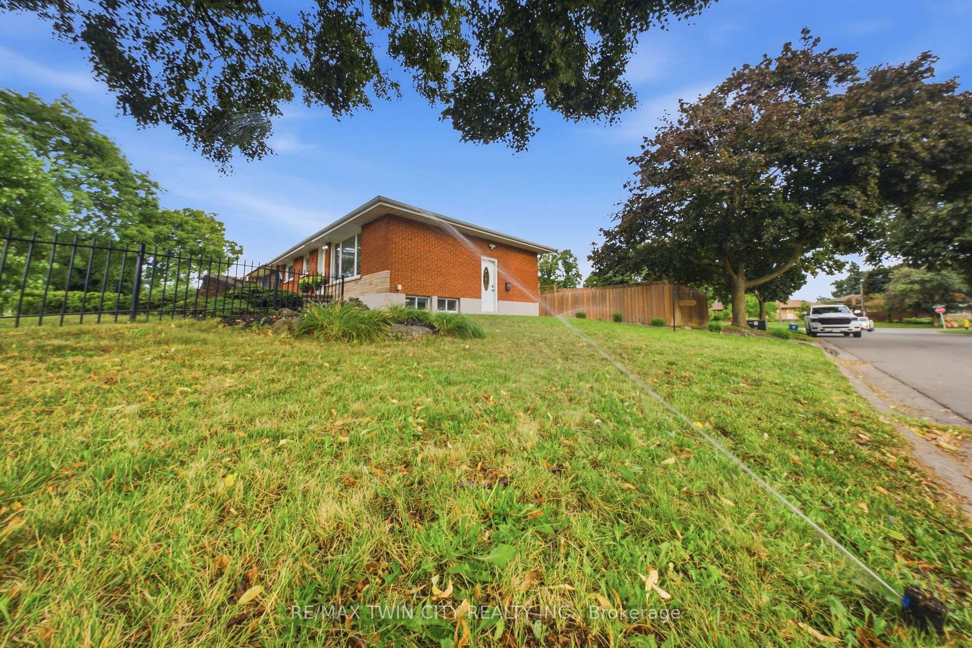 Photo 39 of 2 Frontenac Avenue, Brantford, Fairview/Greenbrier — HOMEH