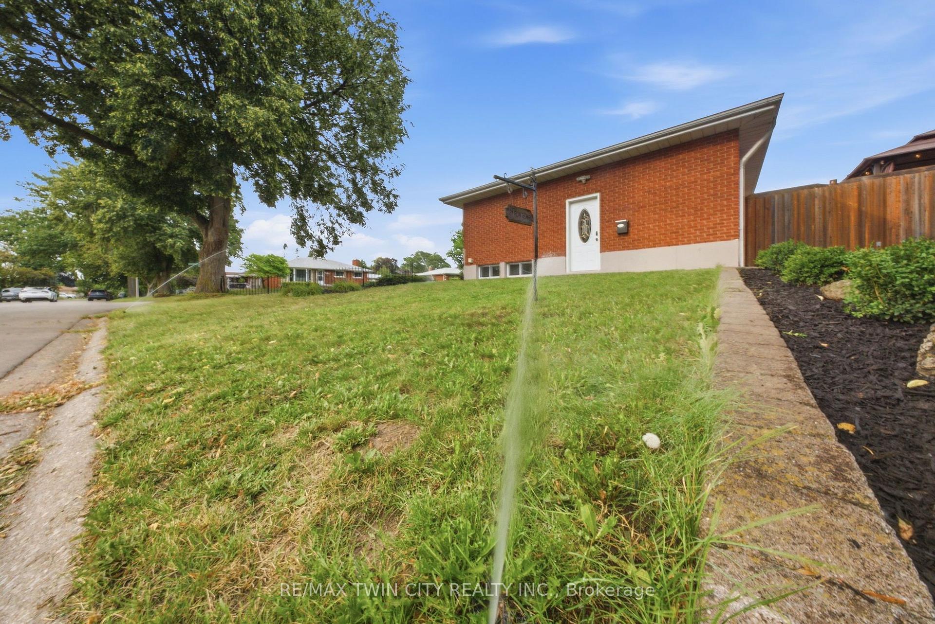 Photo 40 of 2 Frontenac Avenue, Brantford, Fairview/Greenbrier — HOMEH