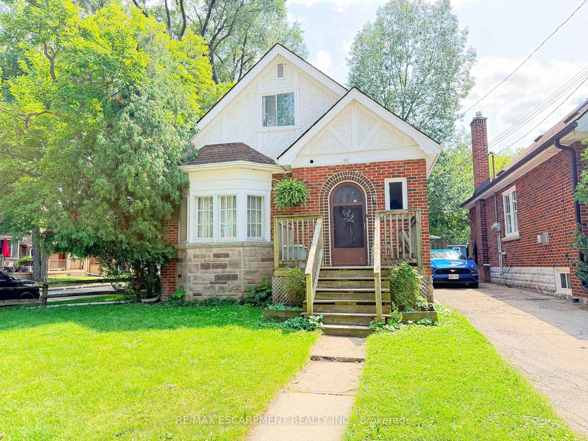 Photo 2 of 1 Norwood Road, Hamilton, Westdale — HOMEH