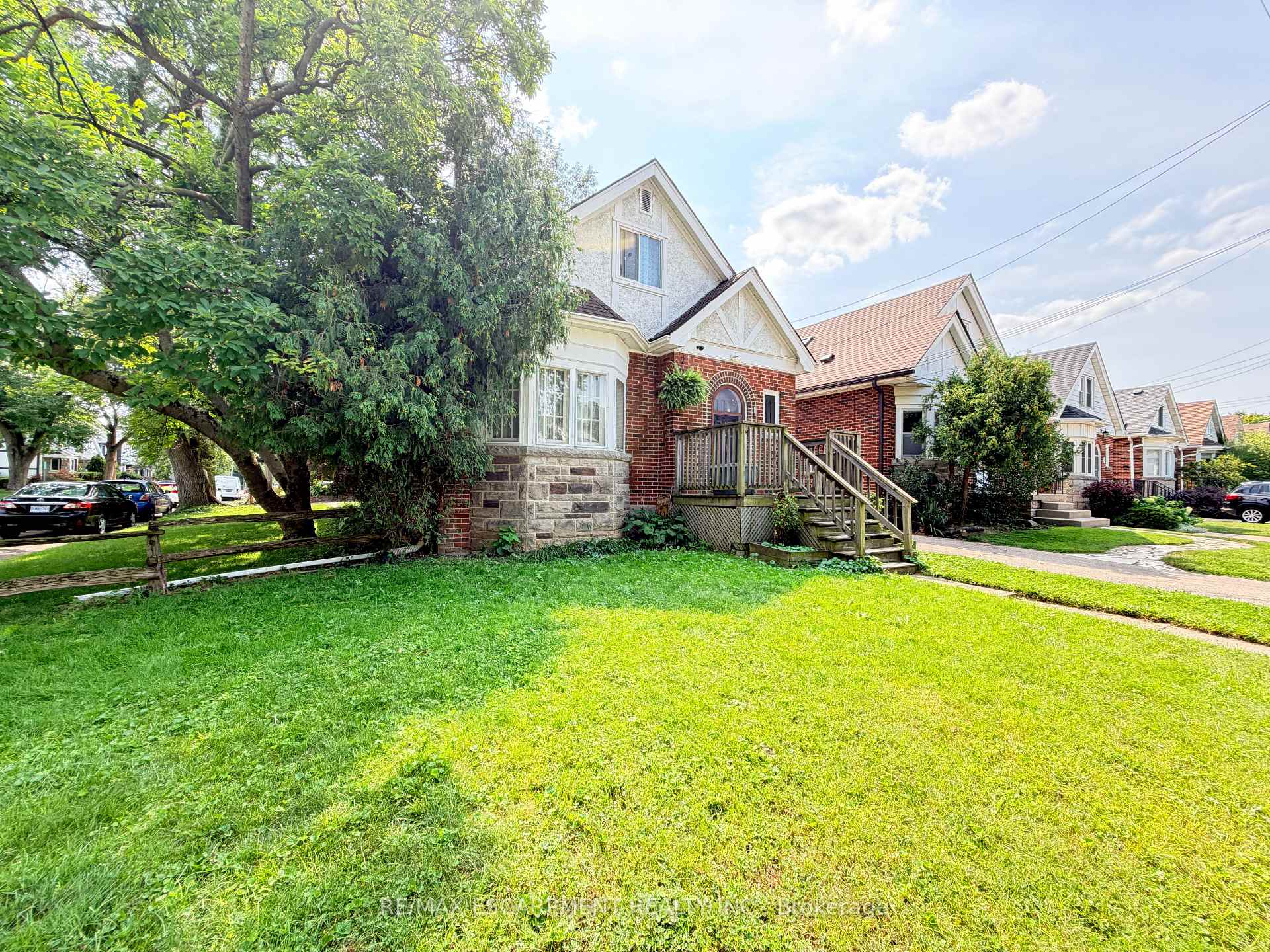 Photo 3 of 1 Norwood Road, Hamilton, Westdale — HOMEH