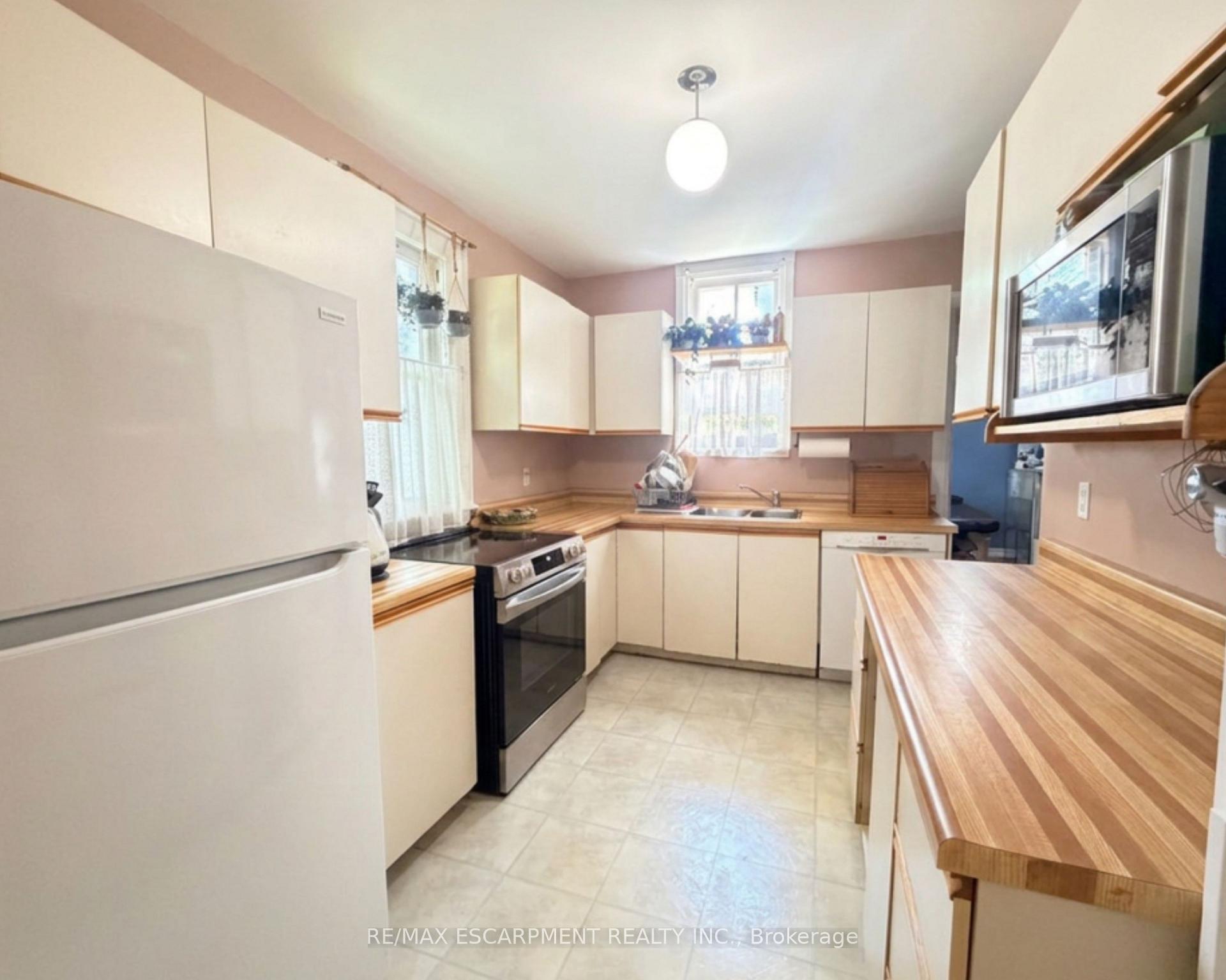 Photo 10 of 1 Norwood Road, Hamilton, Westdale — HOMEH