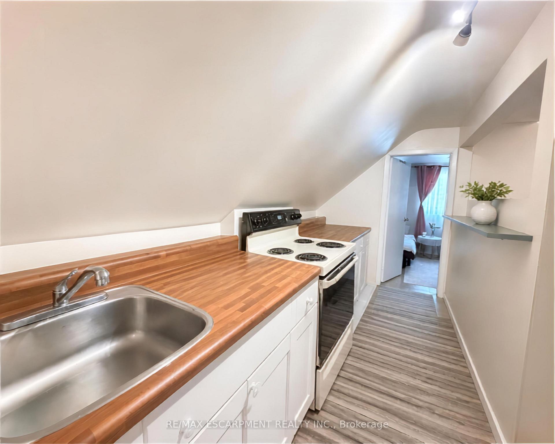 Photo 22 of 1 Norwood Road, Hamilton, Westdale — HOMEH