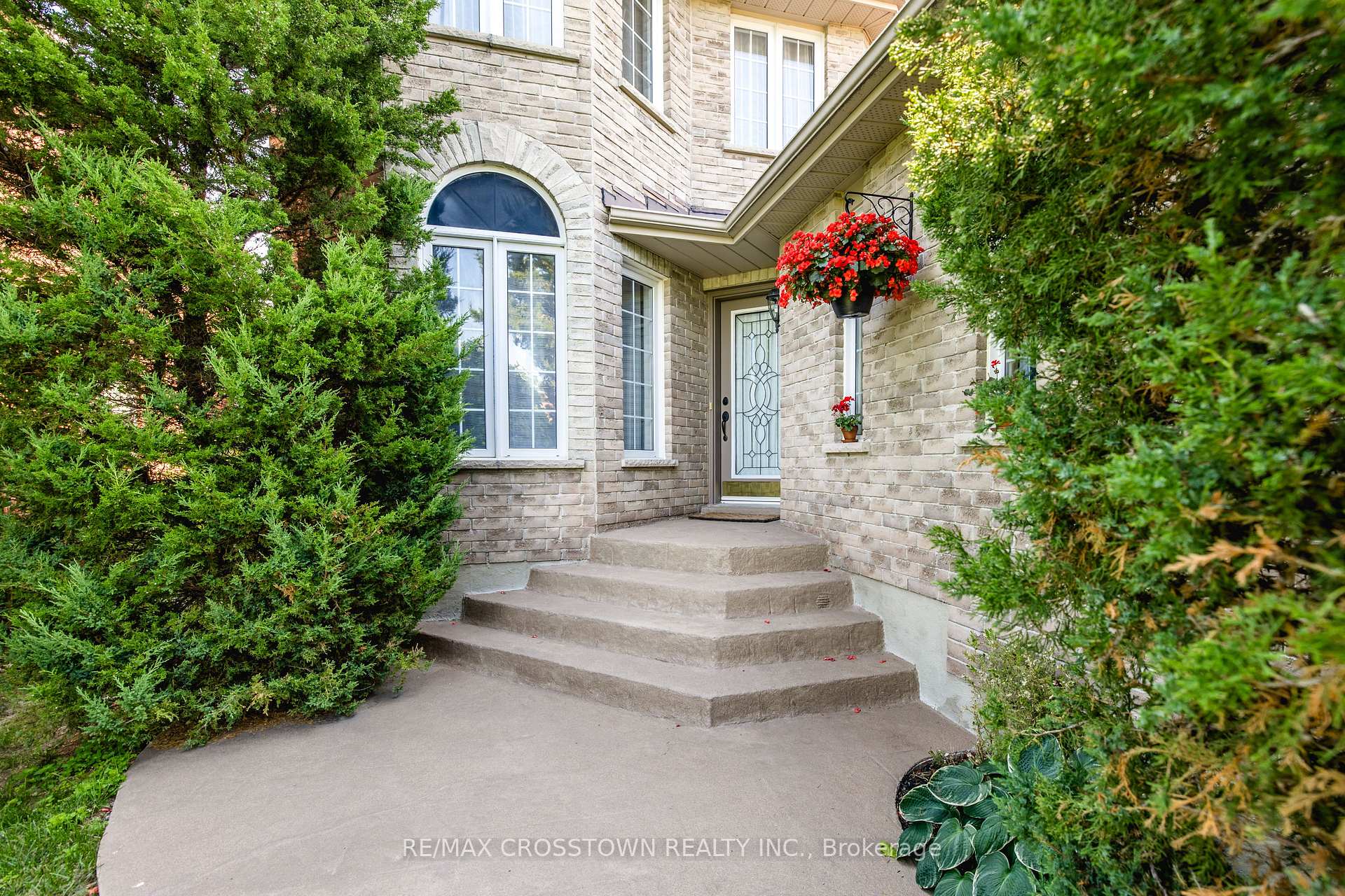 Photo 2 of 5 Kelsey Crescent, Barrie, Ardagh — HOMEH