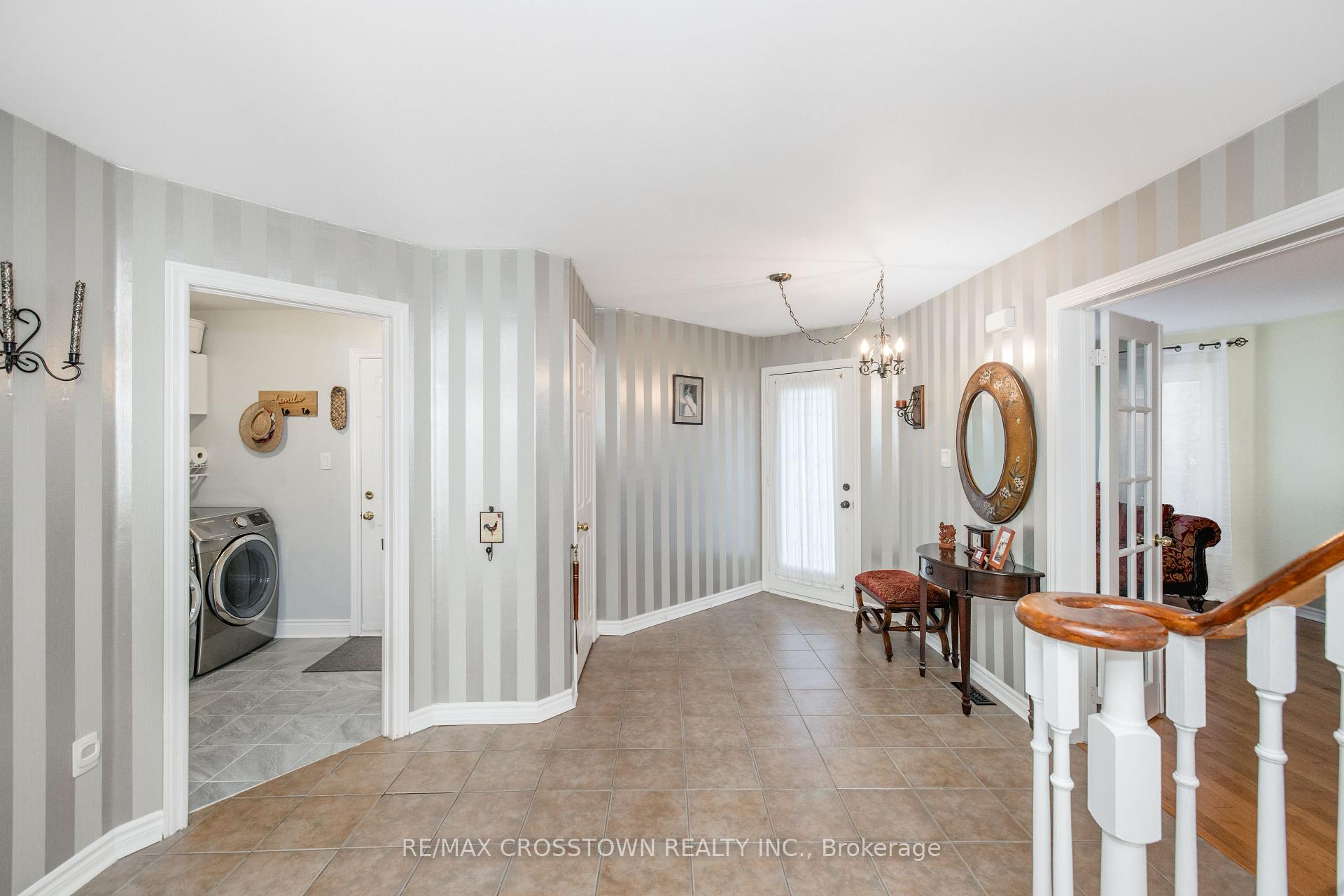 Photo 7 of 5 Kelsey Crescent, Barrie, Ardagh — HOMEH