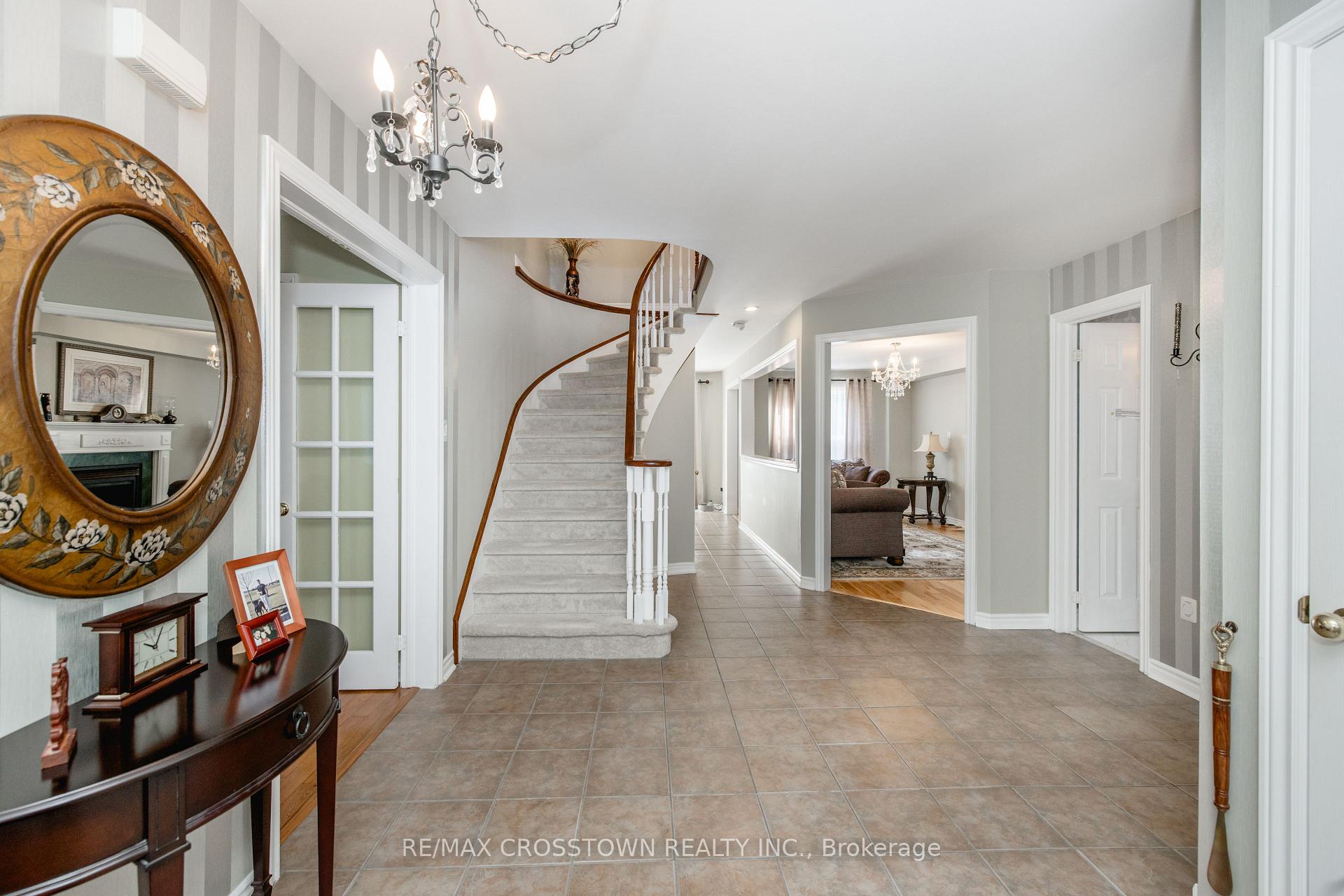 Photo 8 of 5 Kelsey Crescent, Barrie, Ardagh — HOMEH