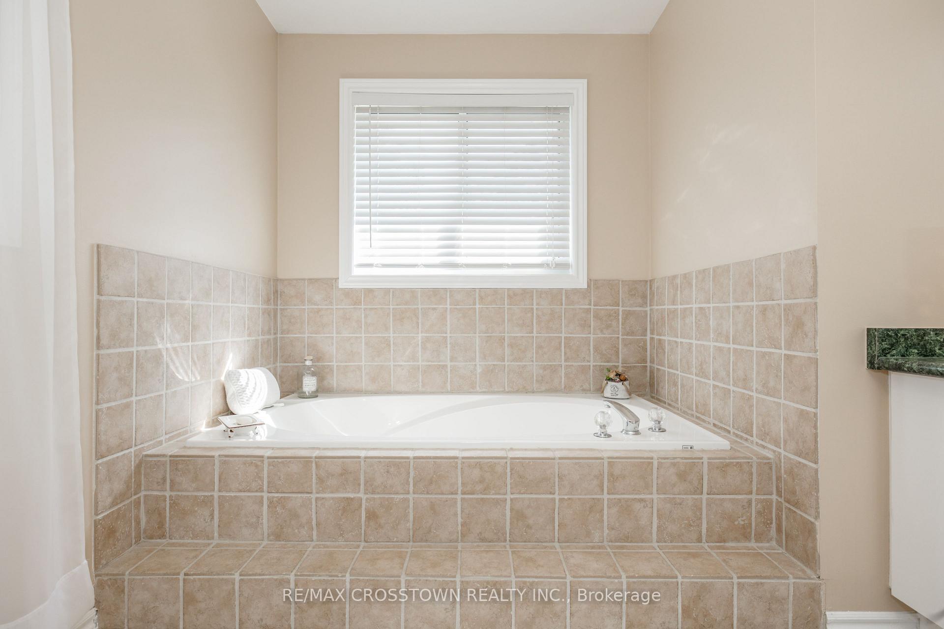 Photo 35 of 5 Kelsey Crescent, Barrie, Ardagh — HOMEH