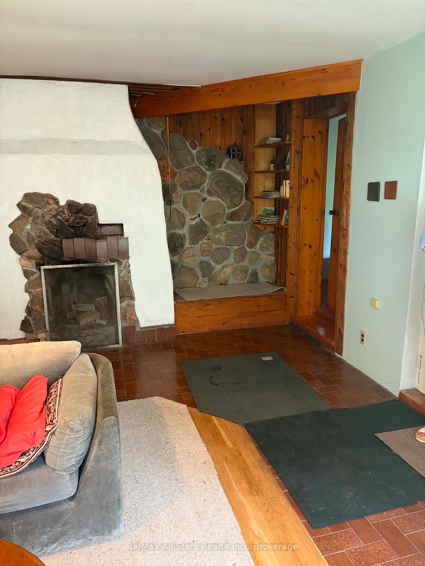 Photo 8 of 136 Oakdene Crescent, Kawartha Lakes, Little Britain — HOMEH