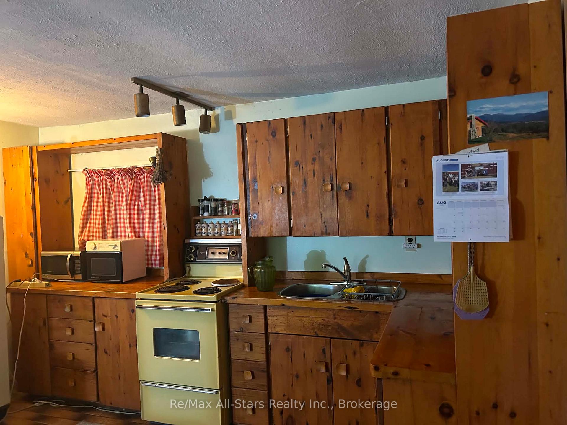 Photo 11 of 136 Oakdene Crescent, Kawartha Lakes, Little Britain — HOMEH