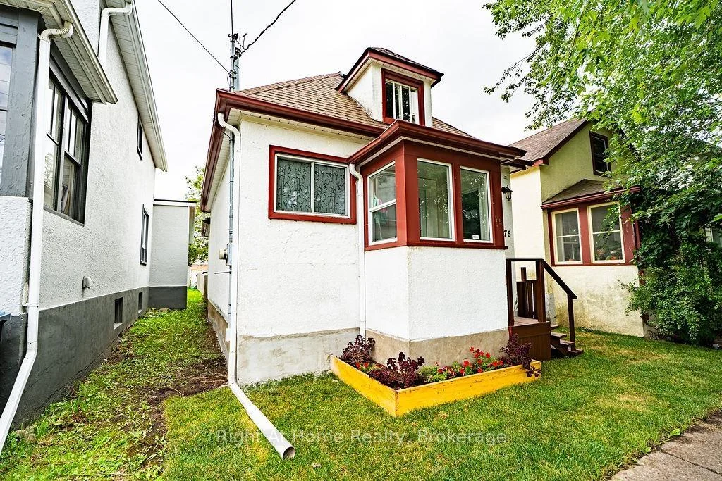 Photo 2 of 75 Ontario Street, Thunder Bay, Court / Cumberland — HOMEH