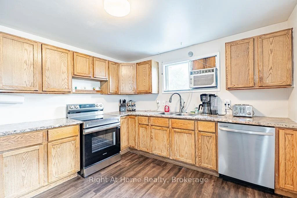 Photo 15 of 75 Ontario Street, Thunder Bay, Court / Cumberland — HOMEH