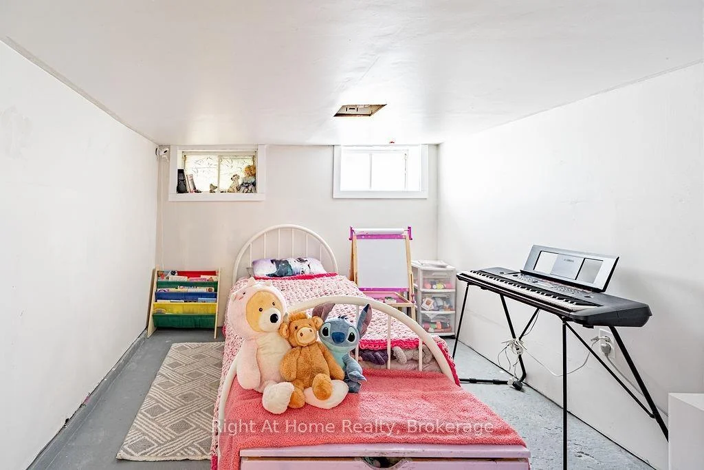 Photo 23 of 75 Ontario Street, Thunder Bay, Court / Cumberland — HOMEH