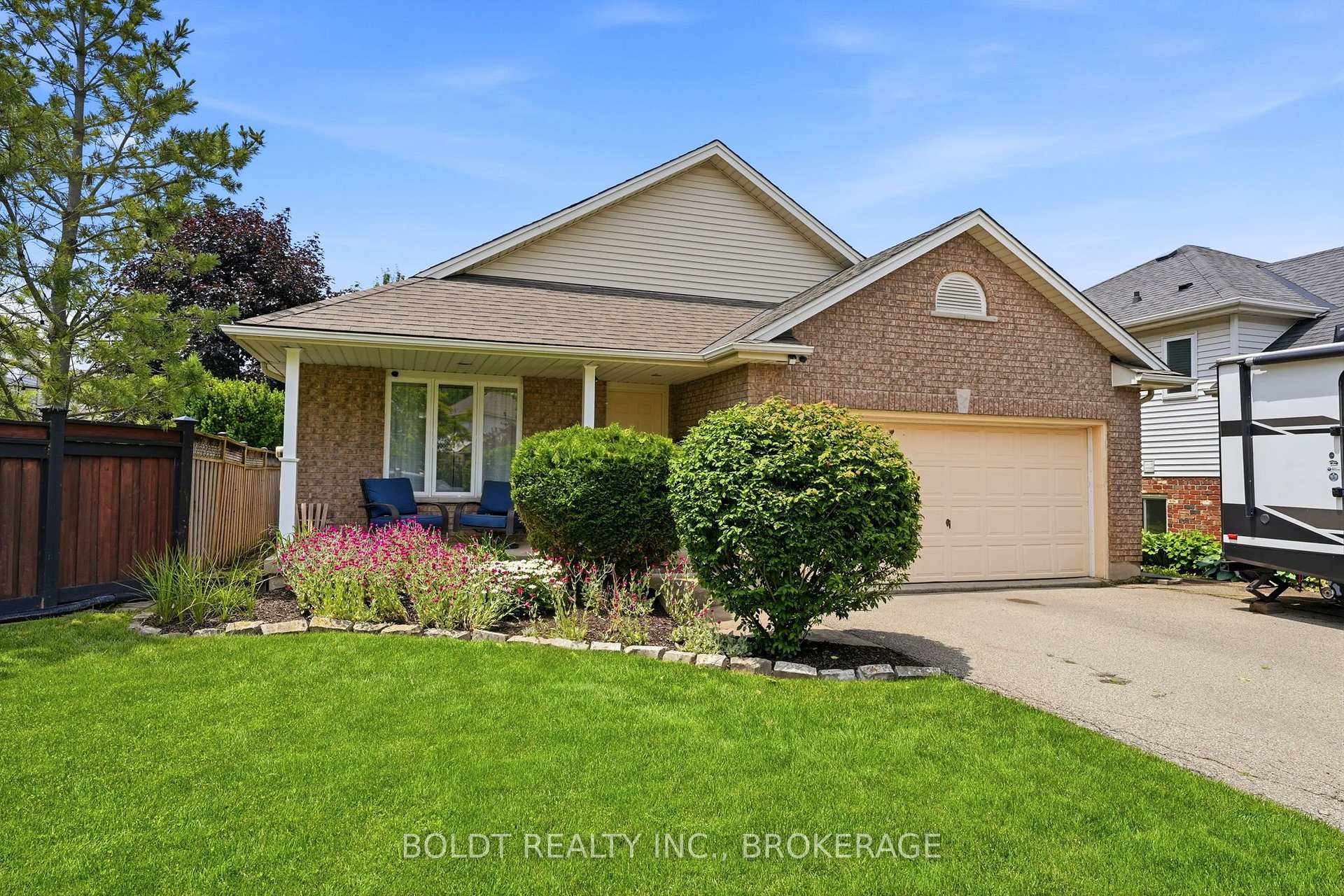 Photo 1 of 22 Graves Crescent, St. Catharines, Rykert/Vansickle — HOMEH