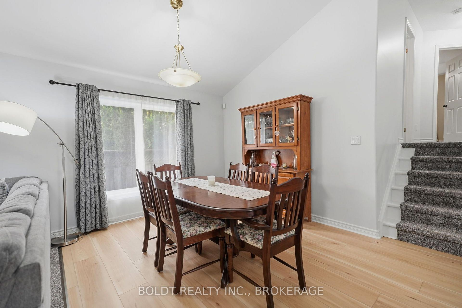 Photo 10 of 22 Graves Crescent, St. Catharines, Rykert/Vansickle — HOMEH